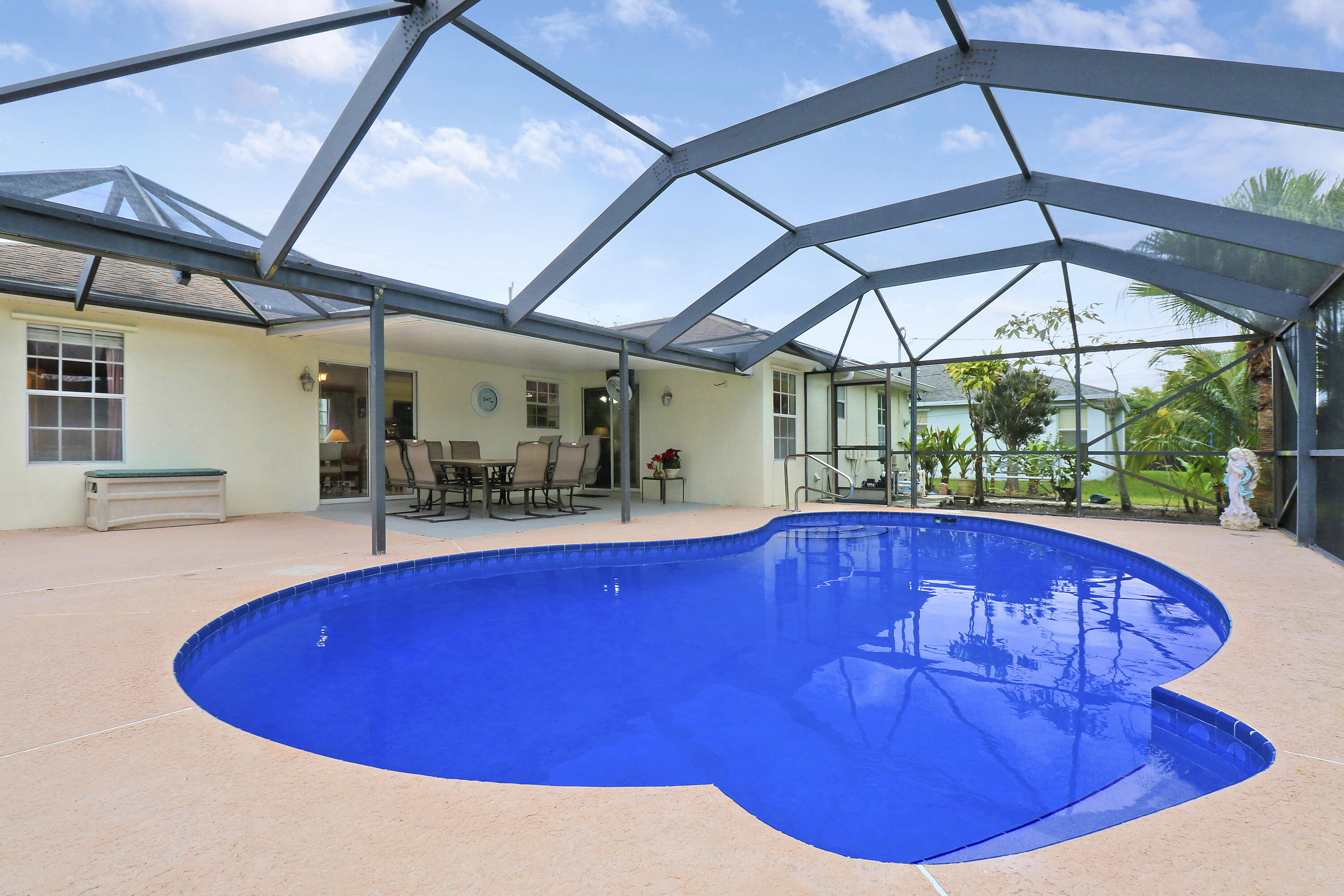 2814 SE Melaleuca Boulevard