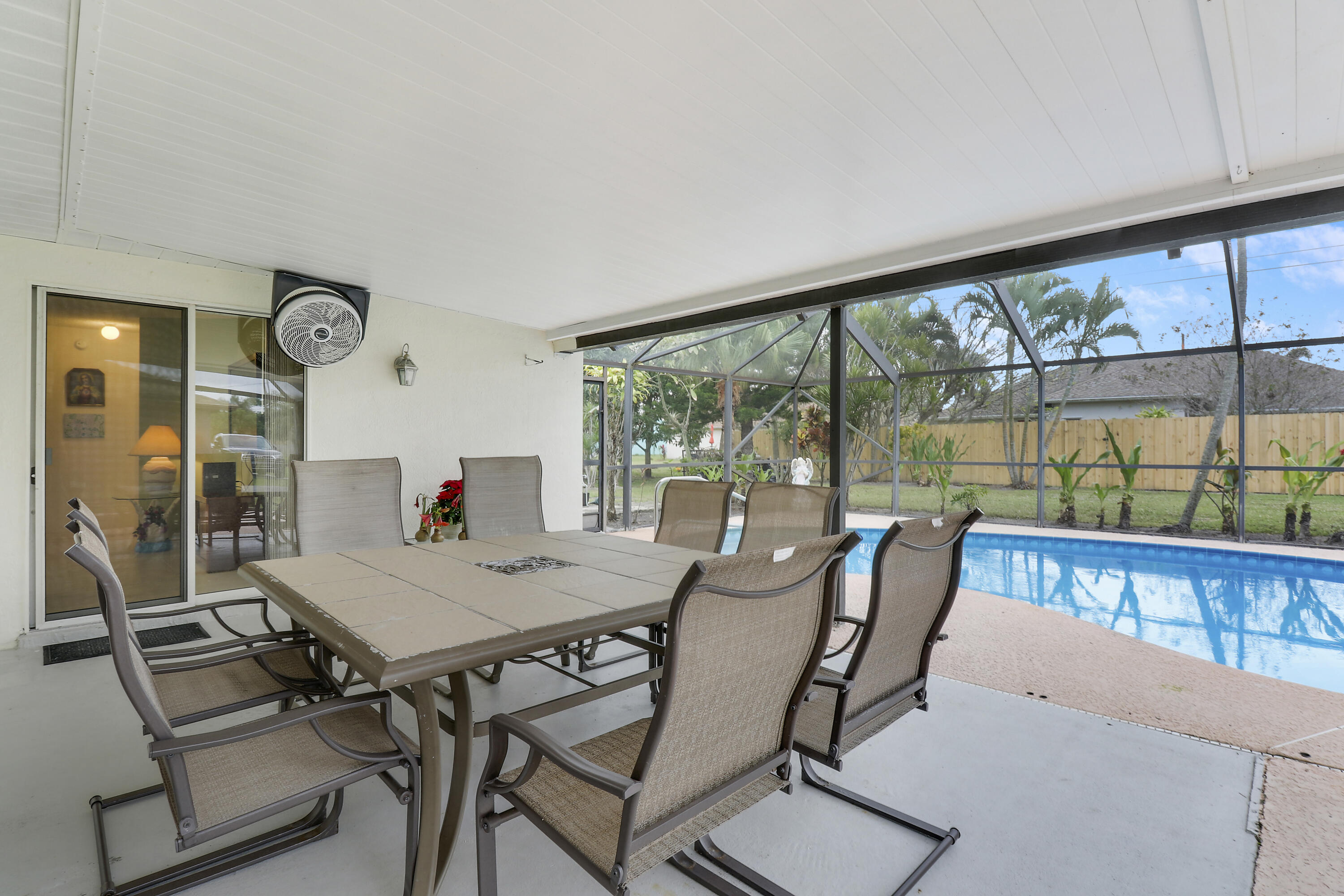 2814 SE Melaleuca Boulevard