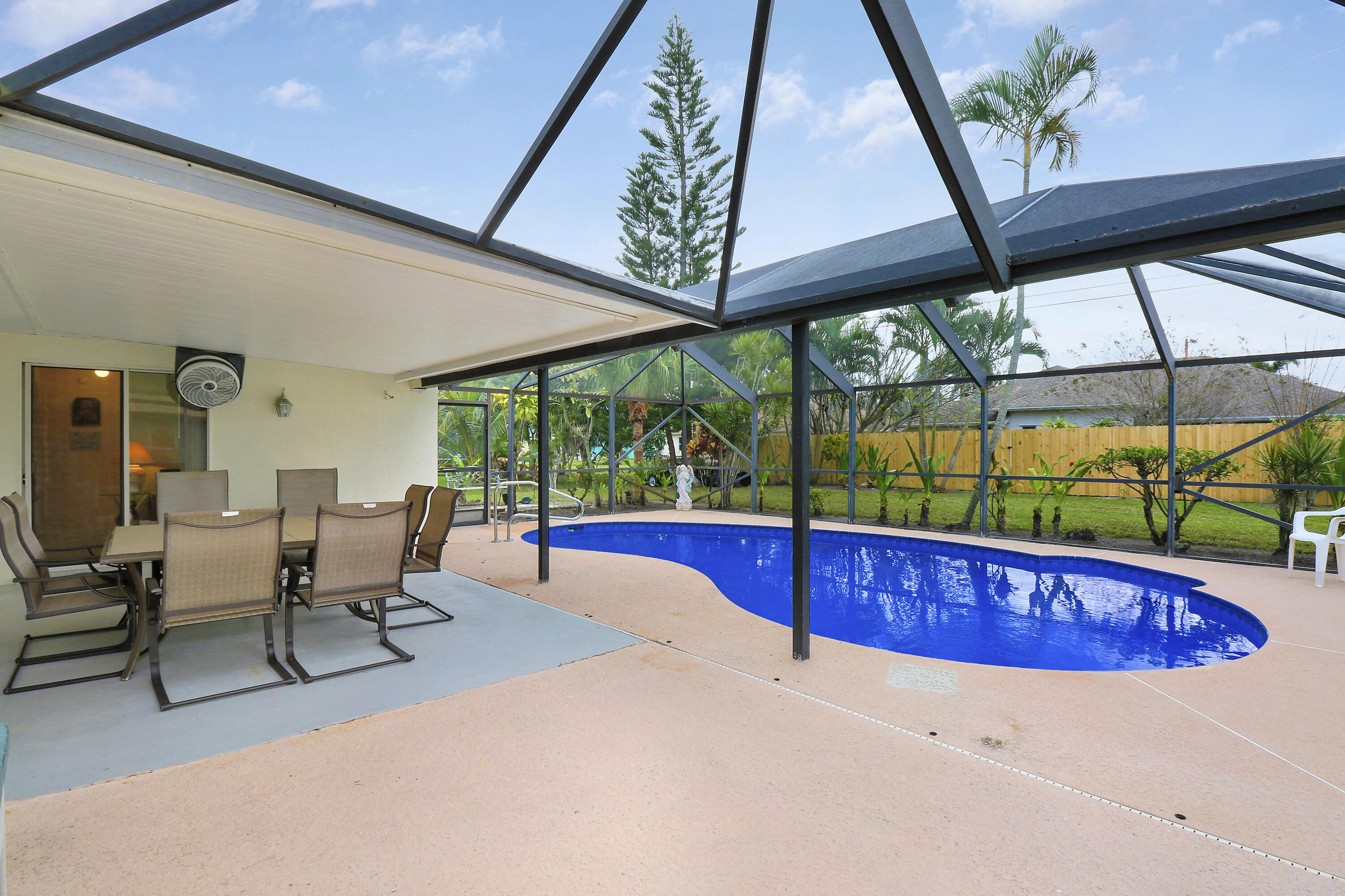 2814 SE Melaleuca Boulevard