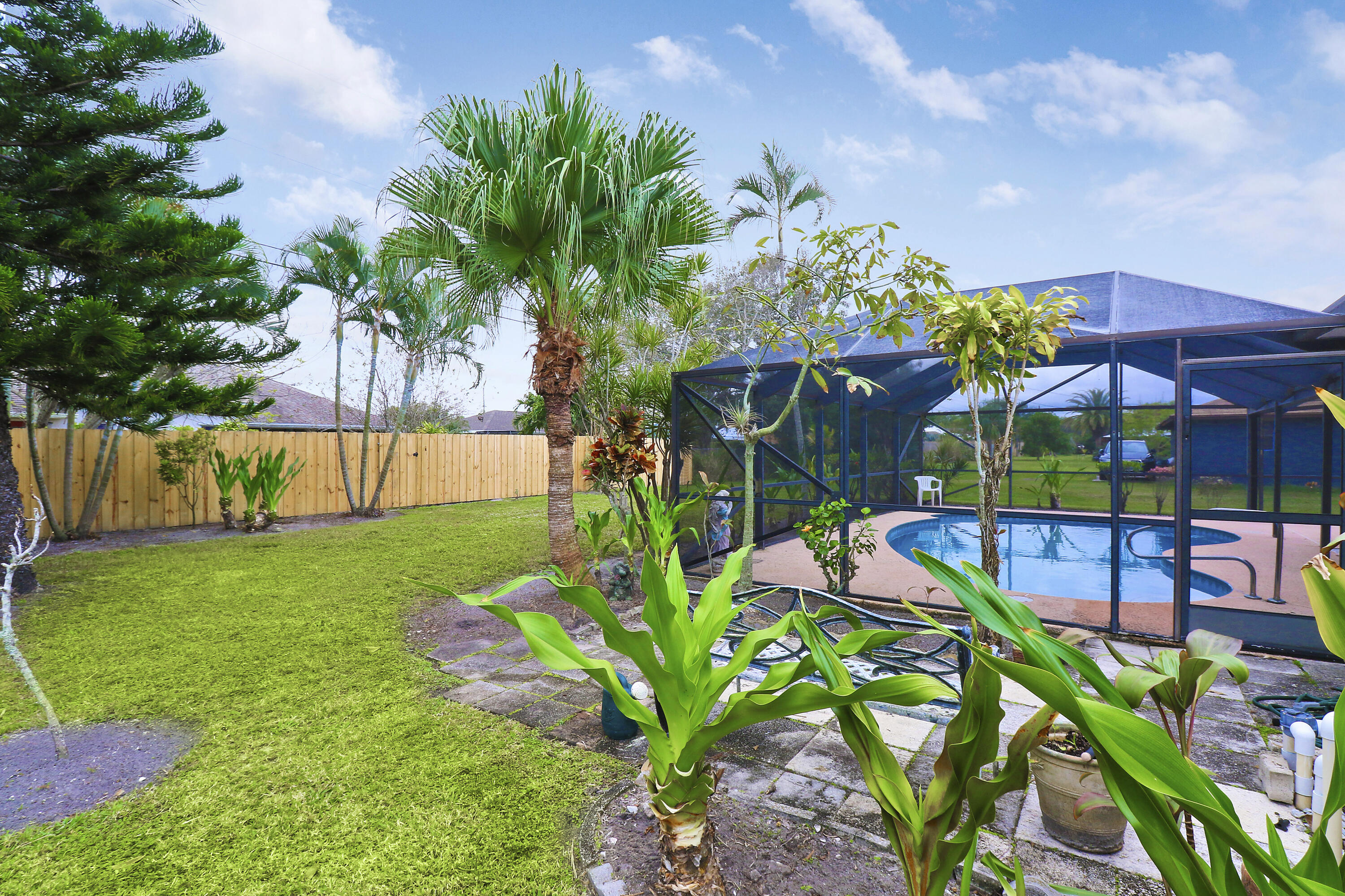 2814 SE Melaleuca Boulevard