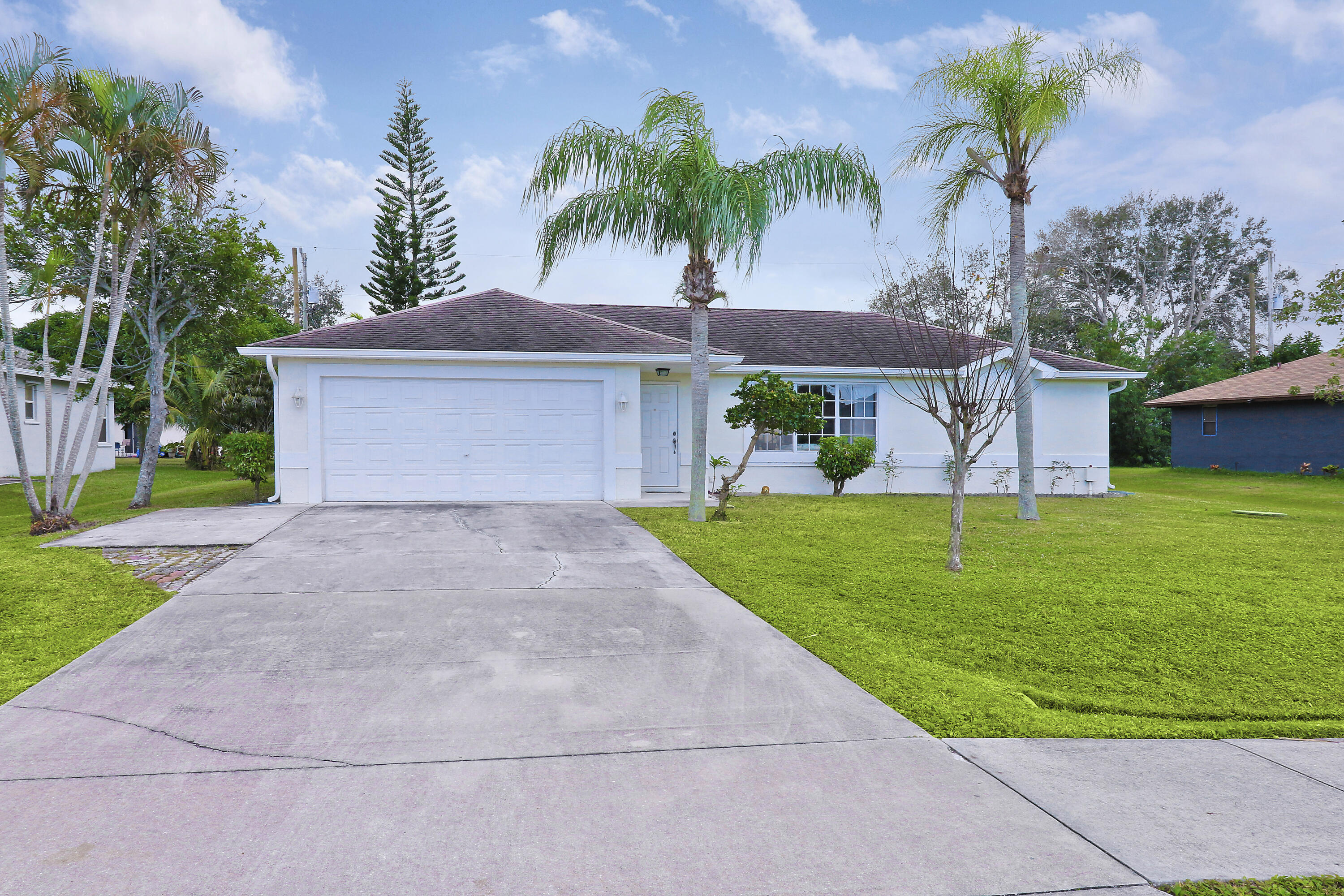 2814 SE Melaleuca Boulevard