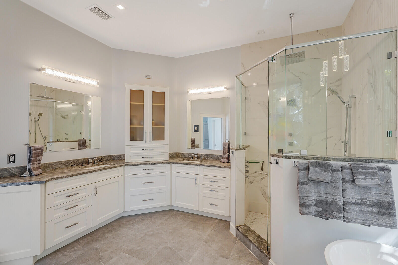 821 SW Pine Tree Lane, Palm City