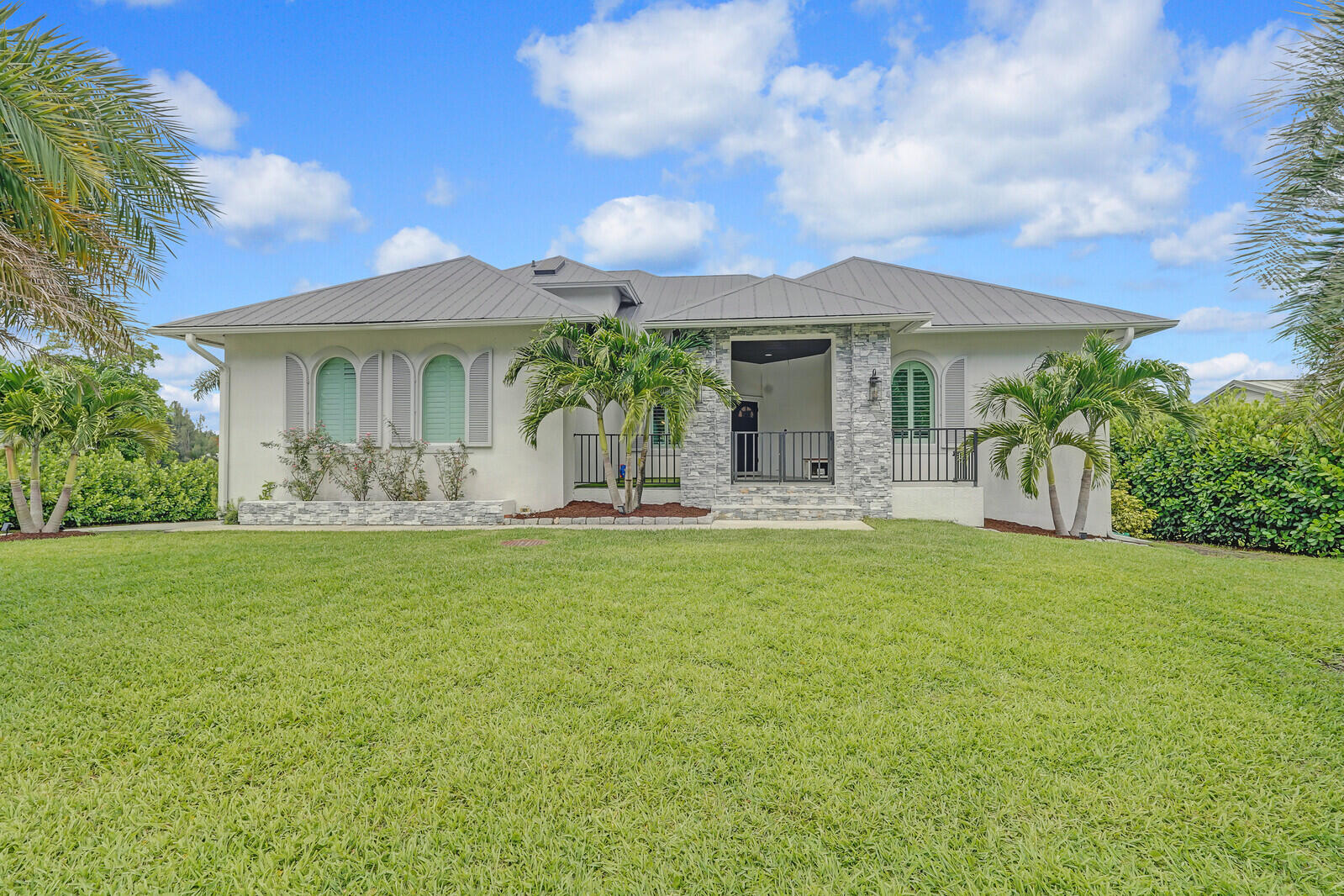 921 SW Pine Tree Lane, Palm City