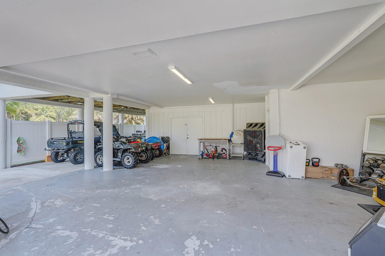 921 SW Pine Tree Lane, Palm City