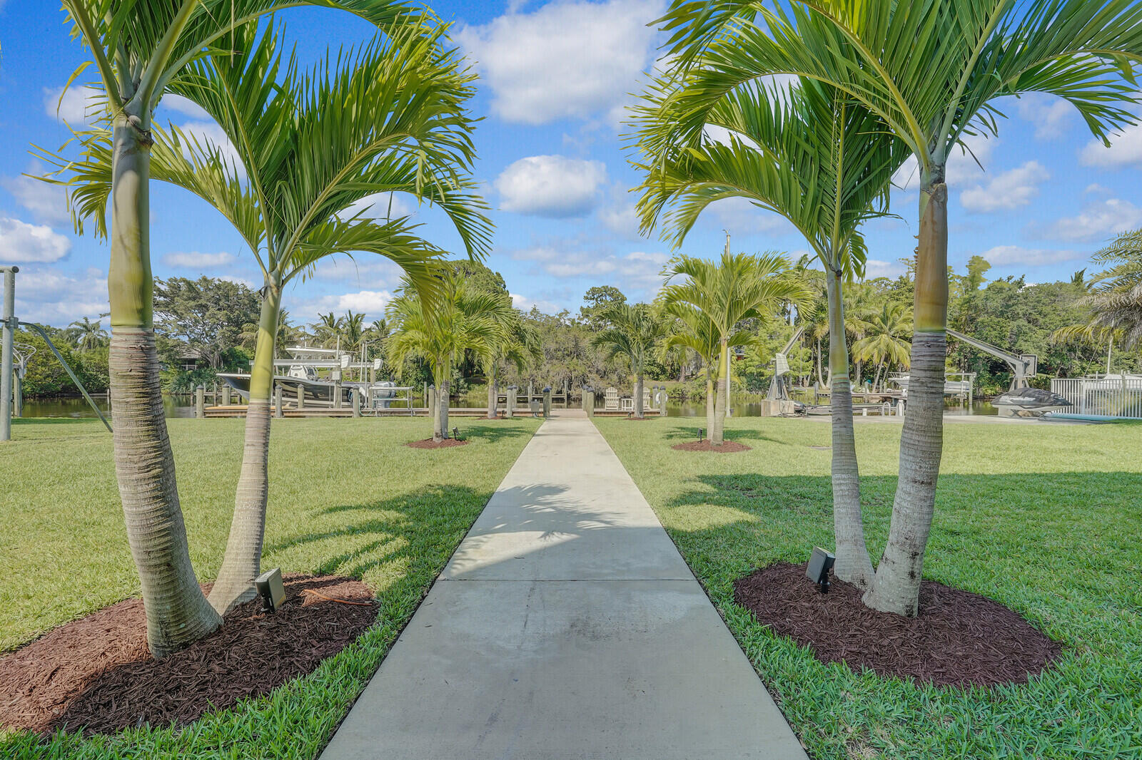 921 SW Pine Tree Lane, Palm City