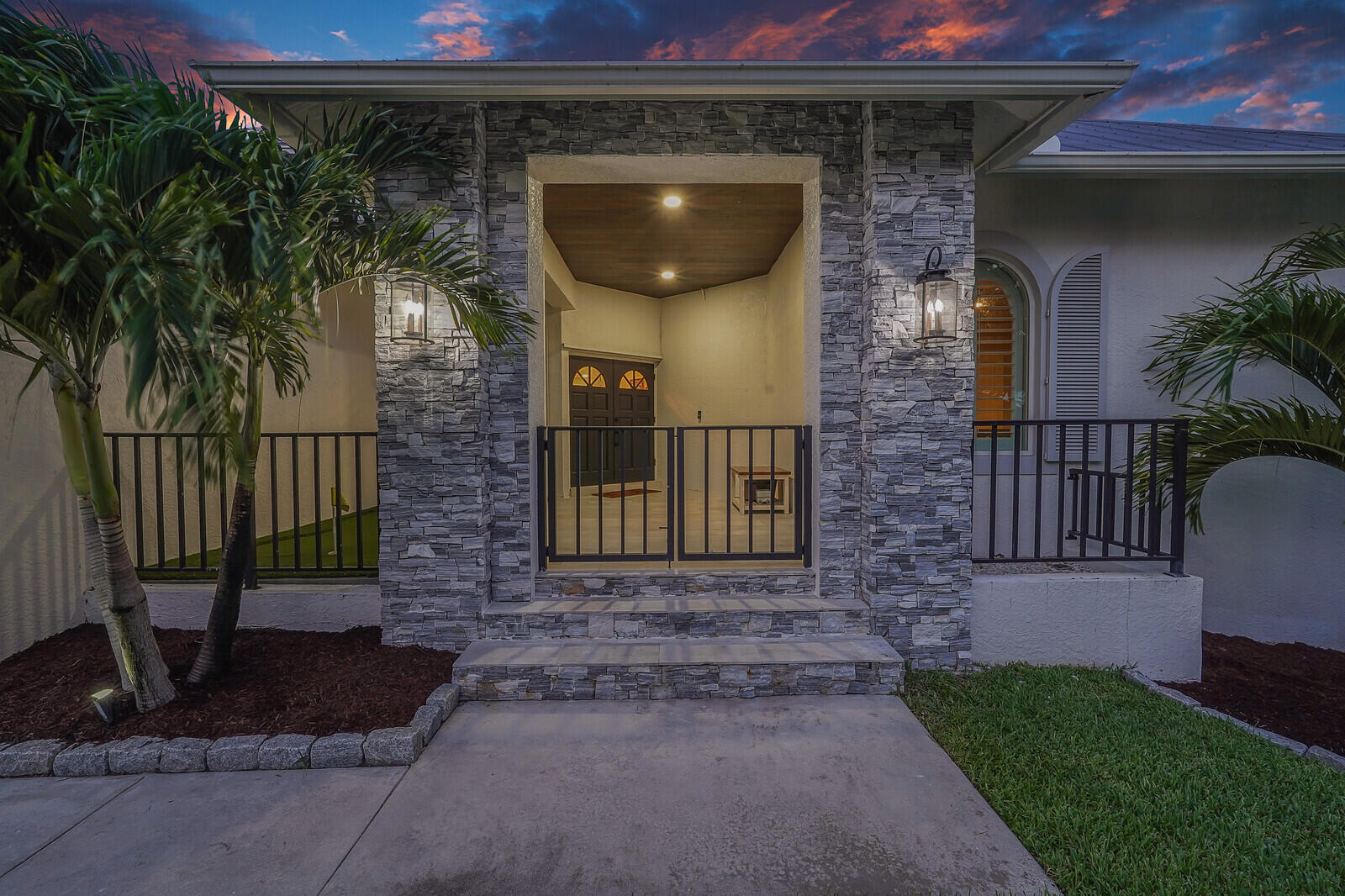 921 SW Pine Tree Lane, Palm City