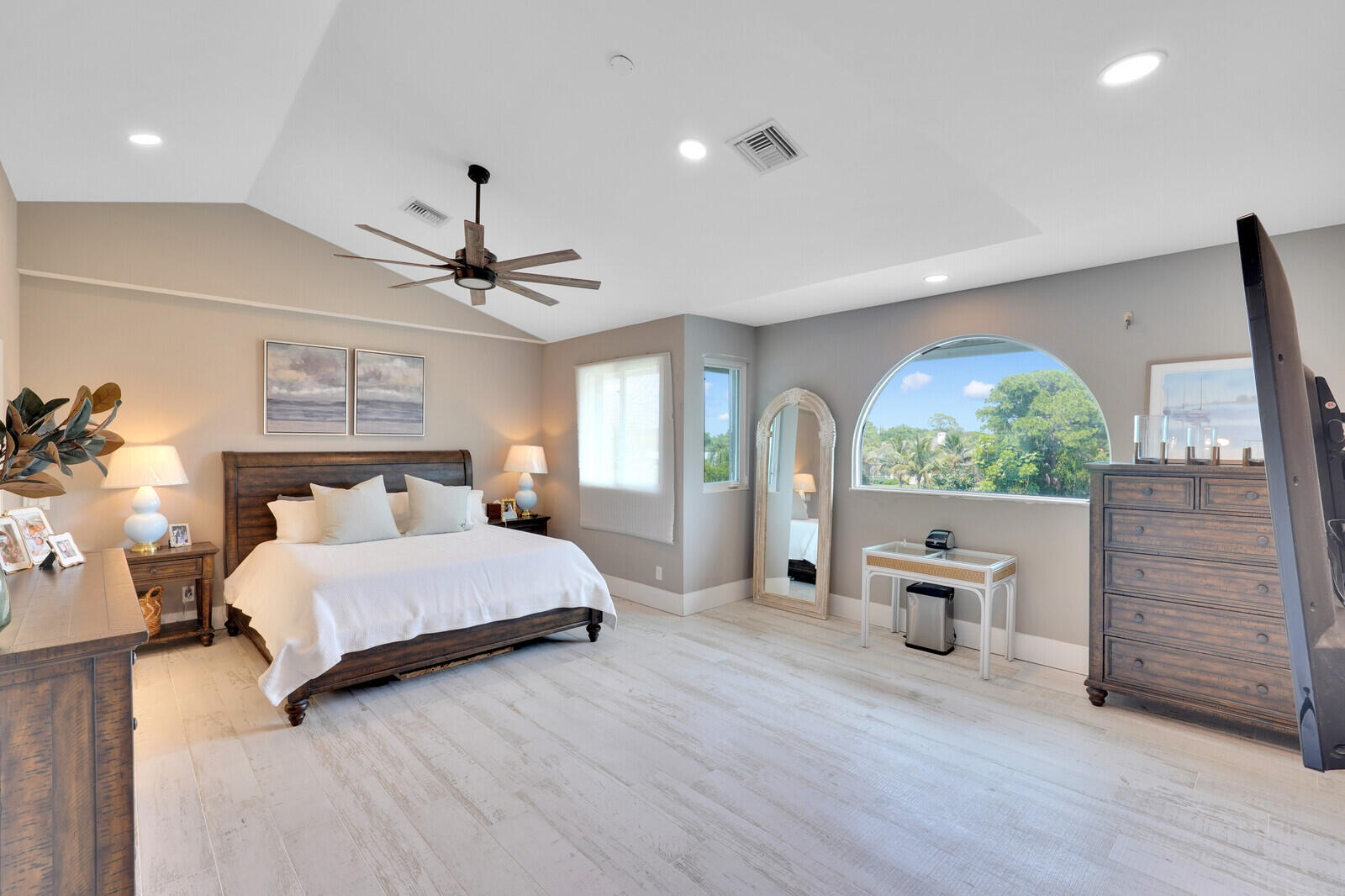 921 SW Pine Tree Lane, Palm City