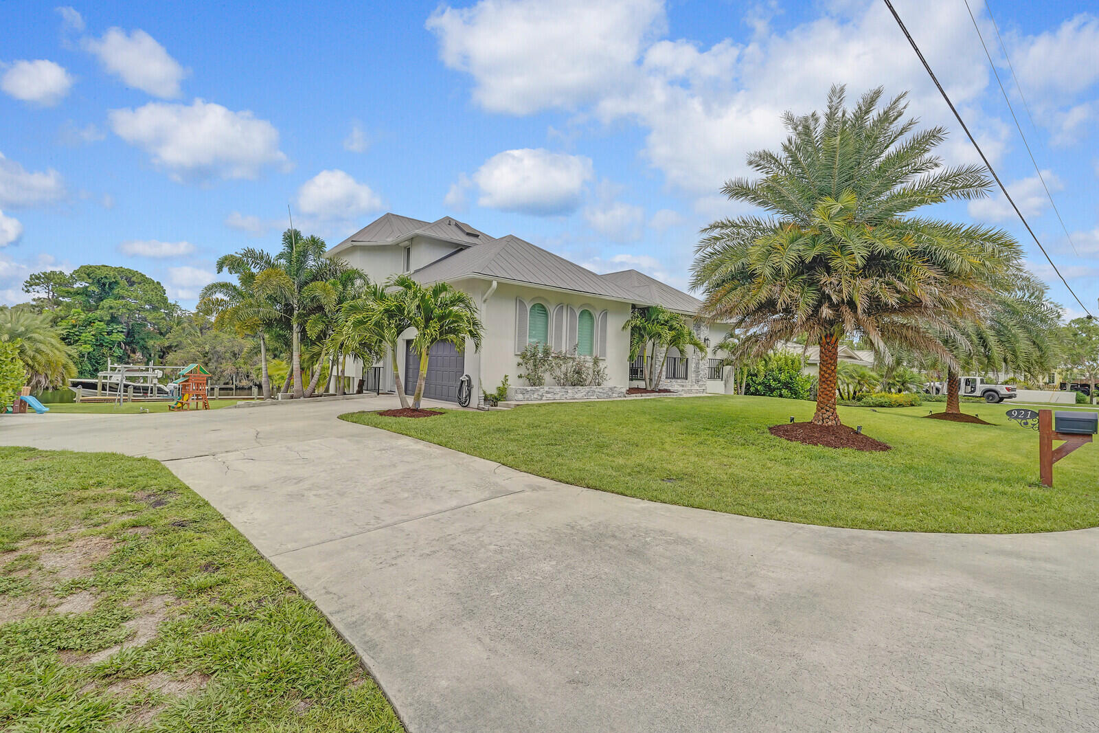 921 SW Pine Tree Lane, Palm City