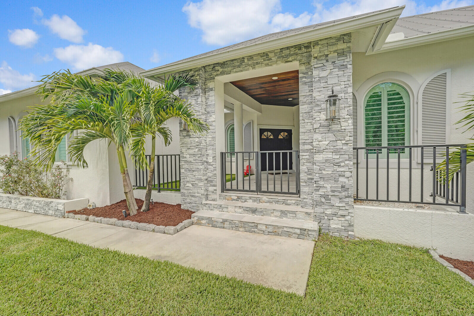 921 SW Pine Tree Lane, Palm City