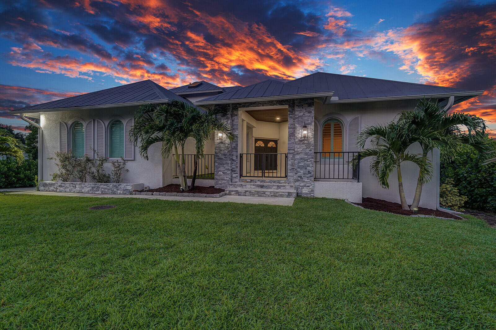 921 SW Pine Tree Lane, Palm City
