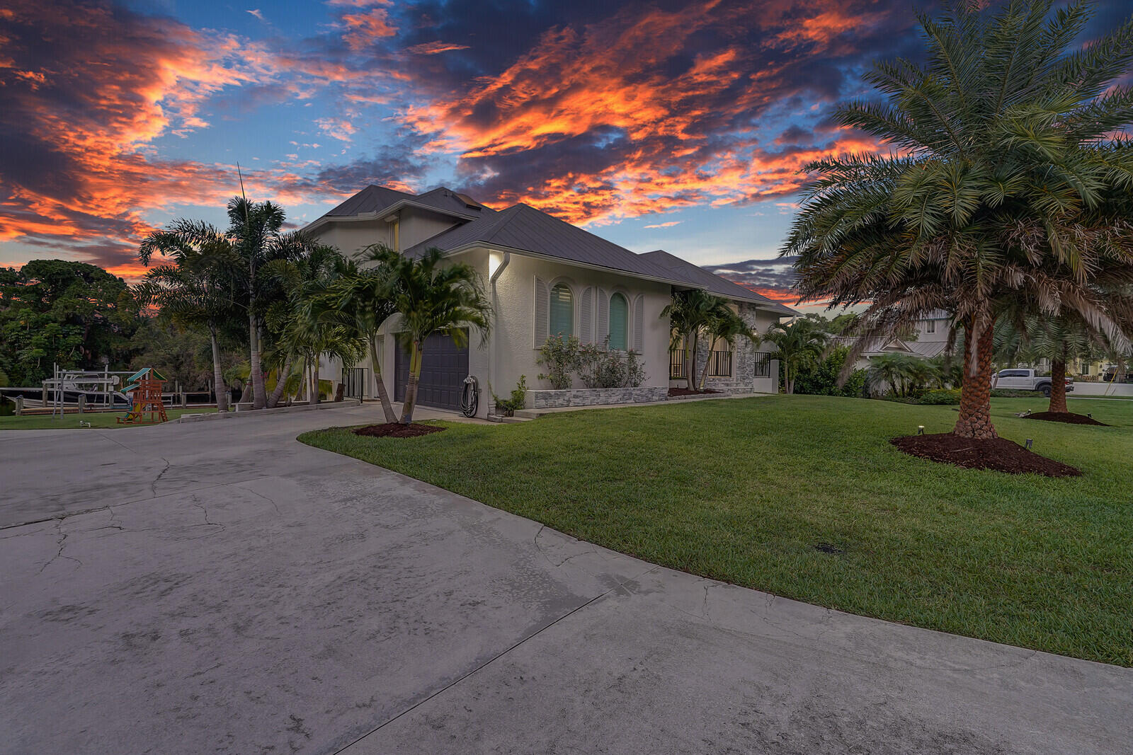 921 SW Pine Tree Lane, Palm City