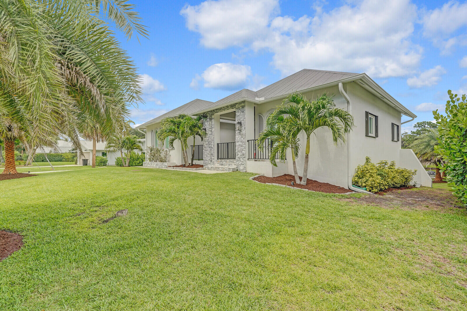 921 SW Pine Tree Lane, Palm City