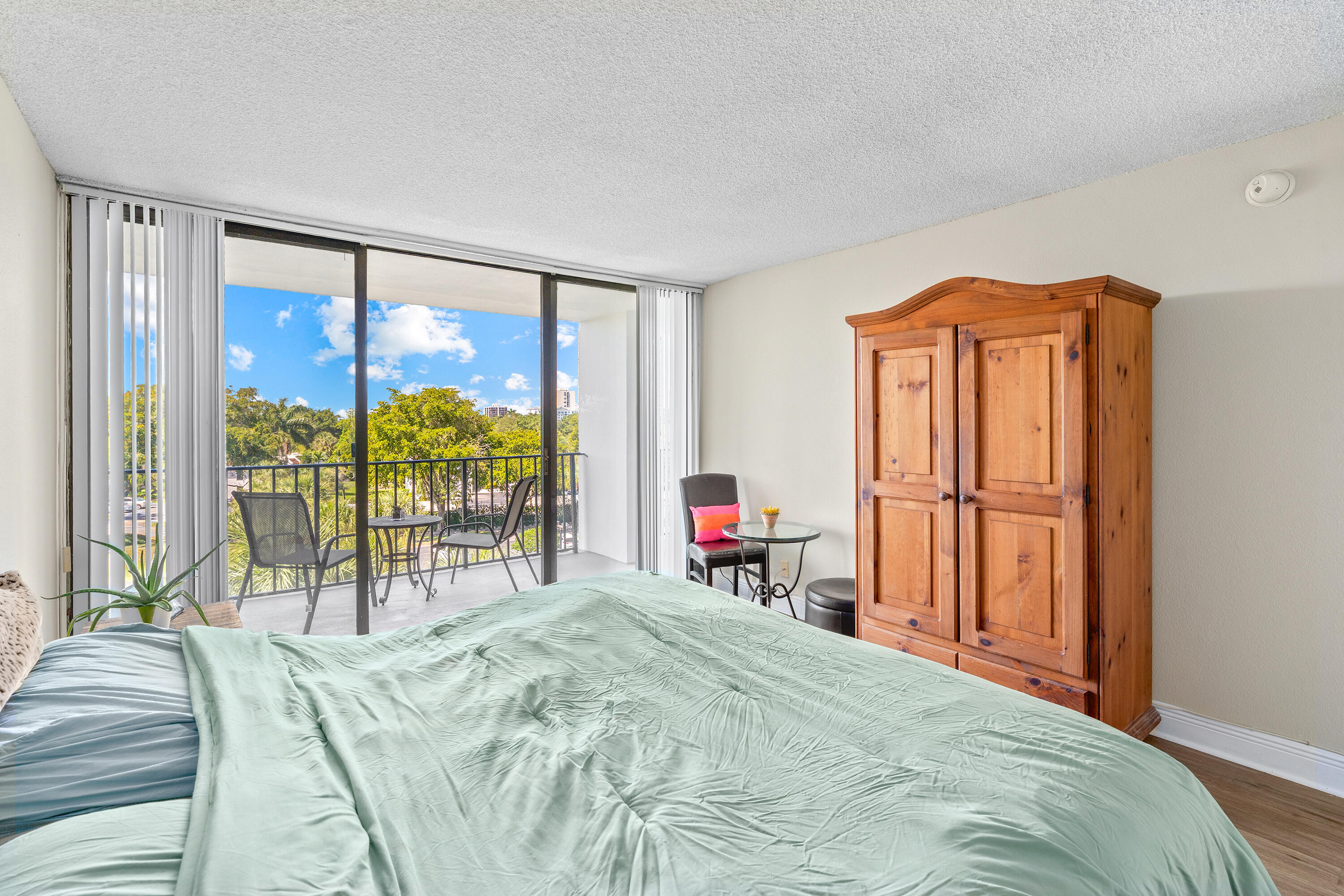 1830 Embassy Drive 502, West Palm Beach Unit: 502