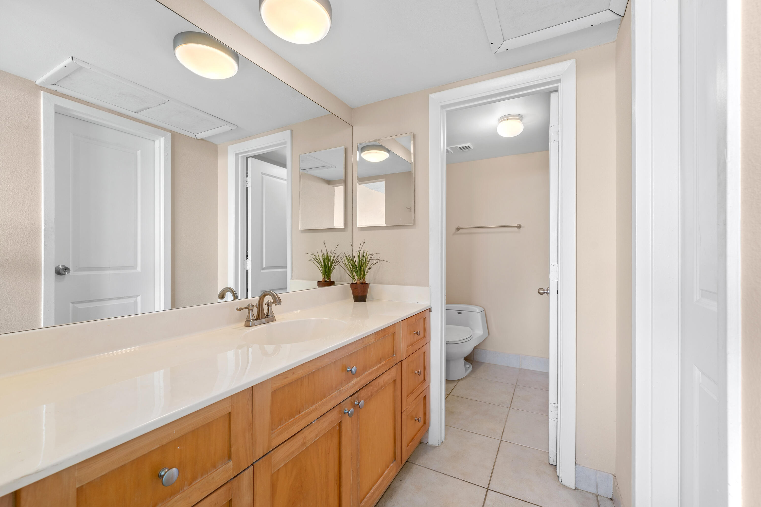 1830 Embassy Drive 502, West Palm Beach Unit: 502