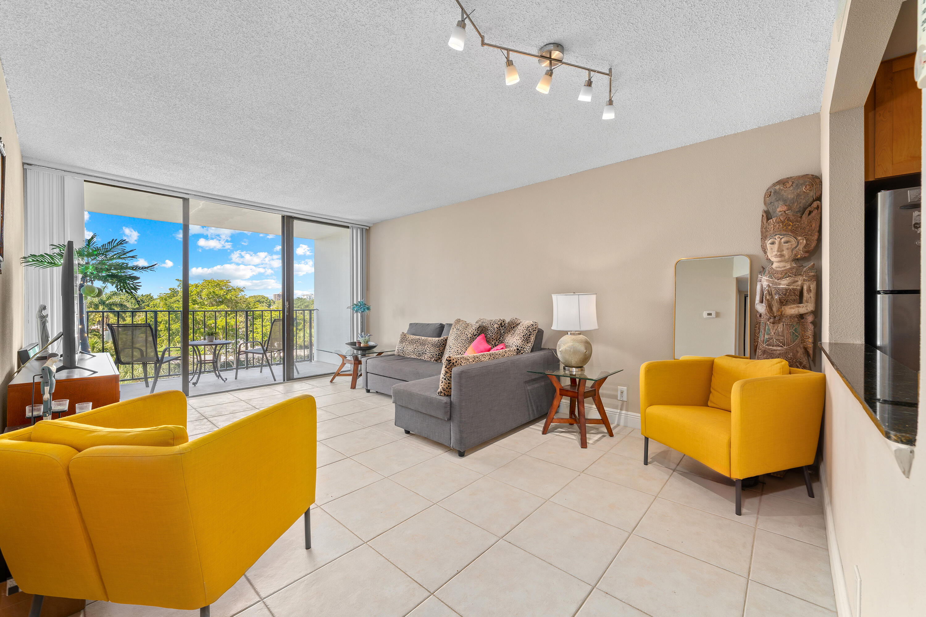 1830 Embassy Drive 502, West Palm Beach Unit: 502