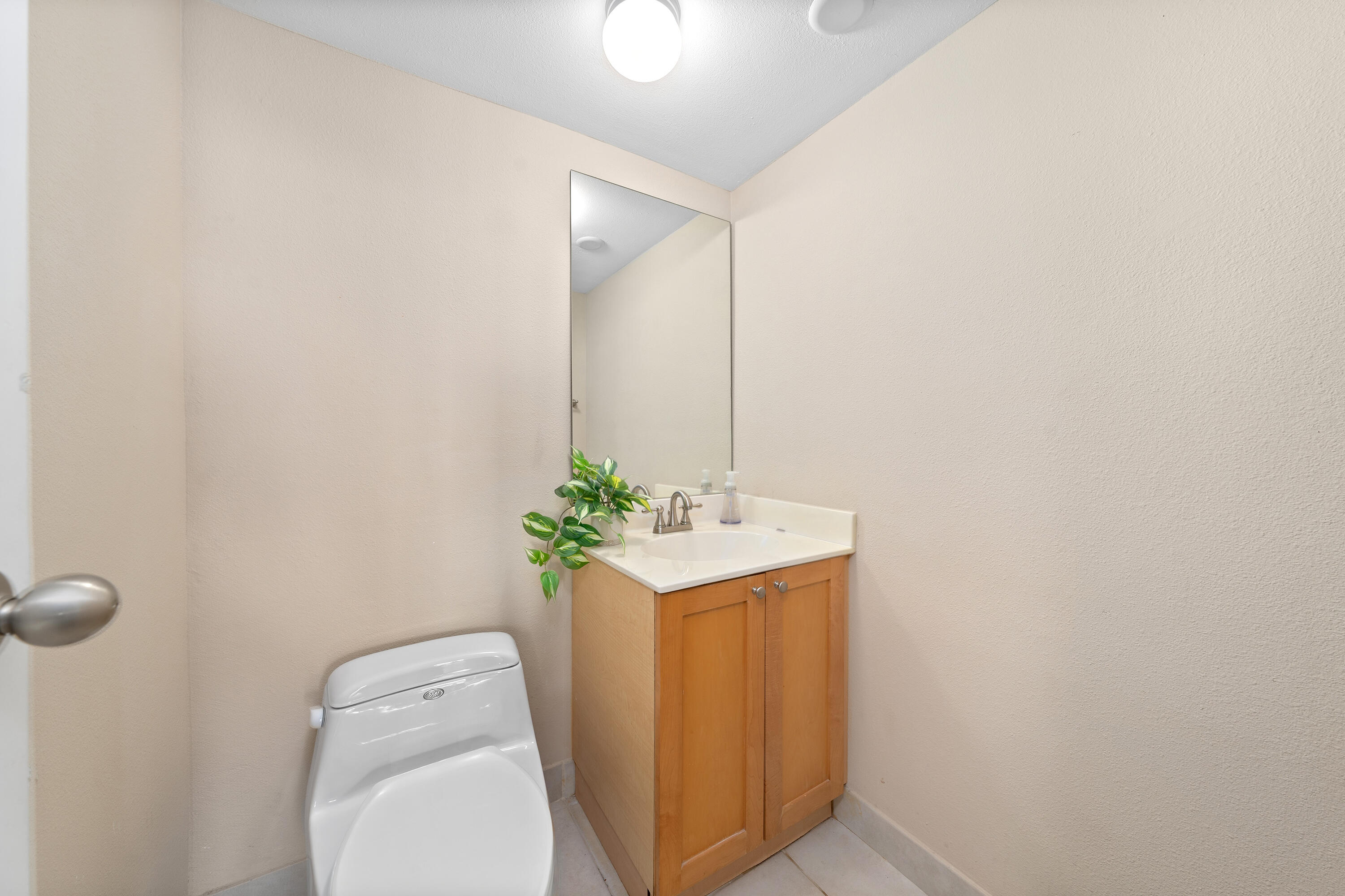 1830 Embassy Drive 502, West Palm Beach Unit: 502