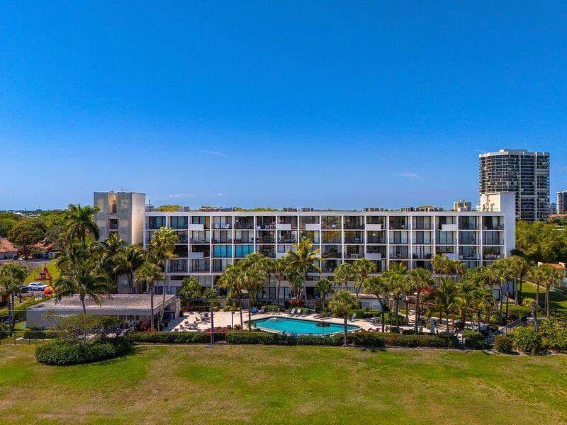 1830 Embassy Drive 502, West Palm Beach Unit: 502
