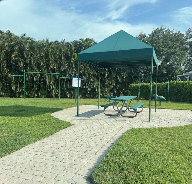 2509 SE Springtree Place, Stuart