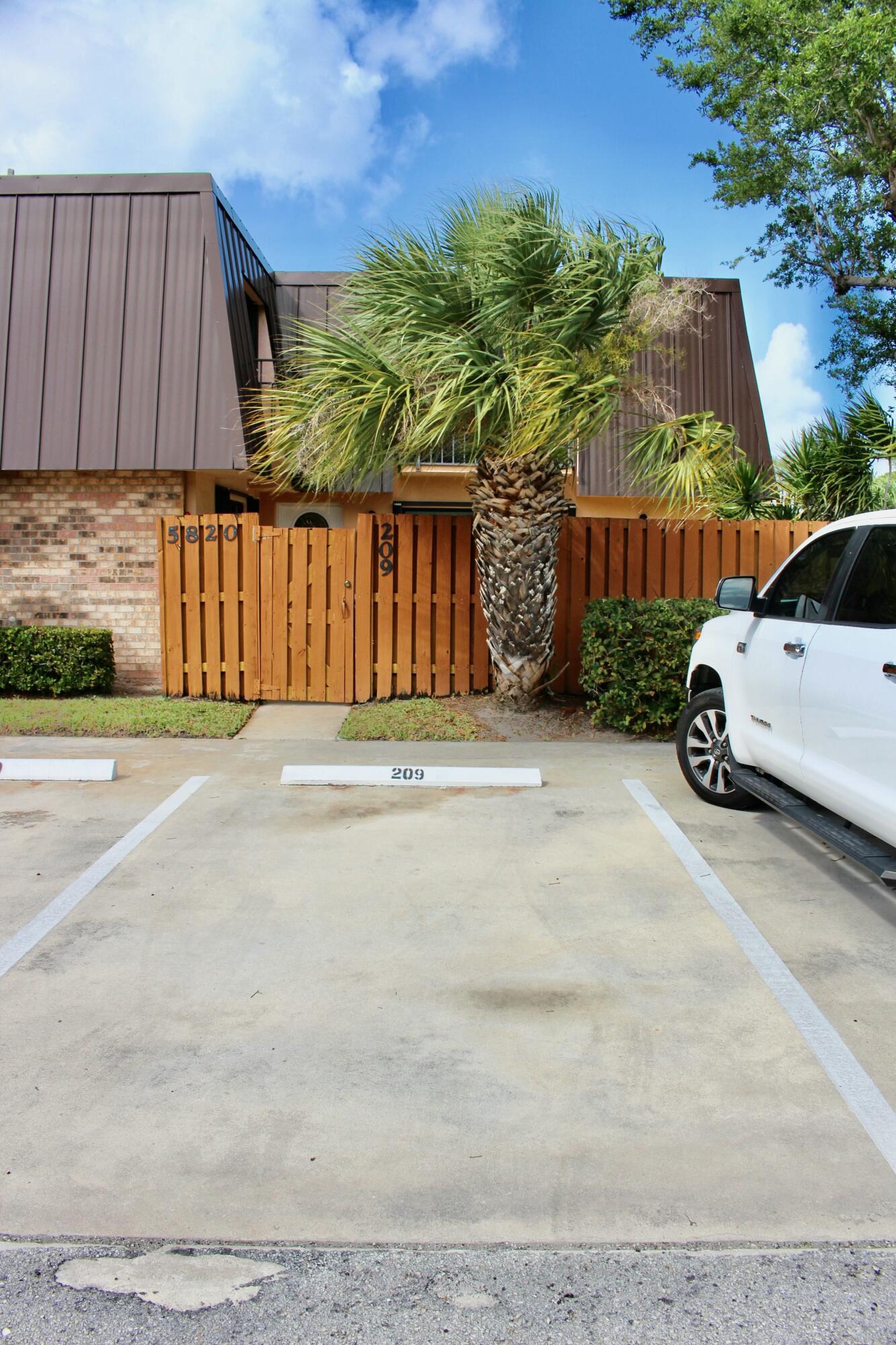 5820 SE Windsong Lane, Stuart