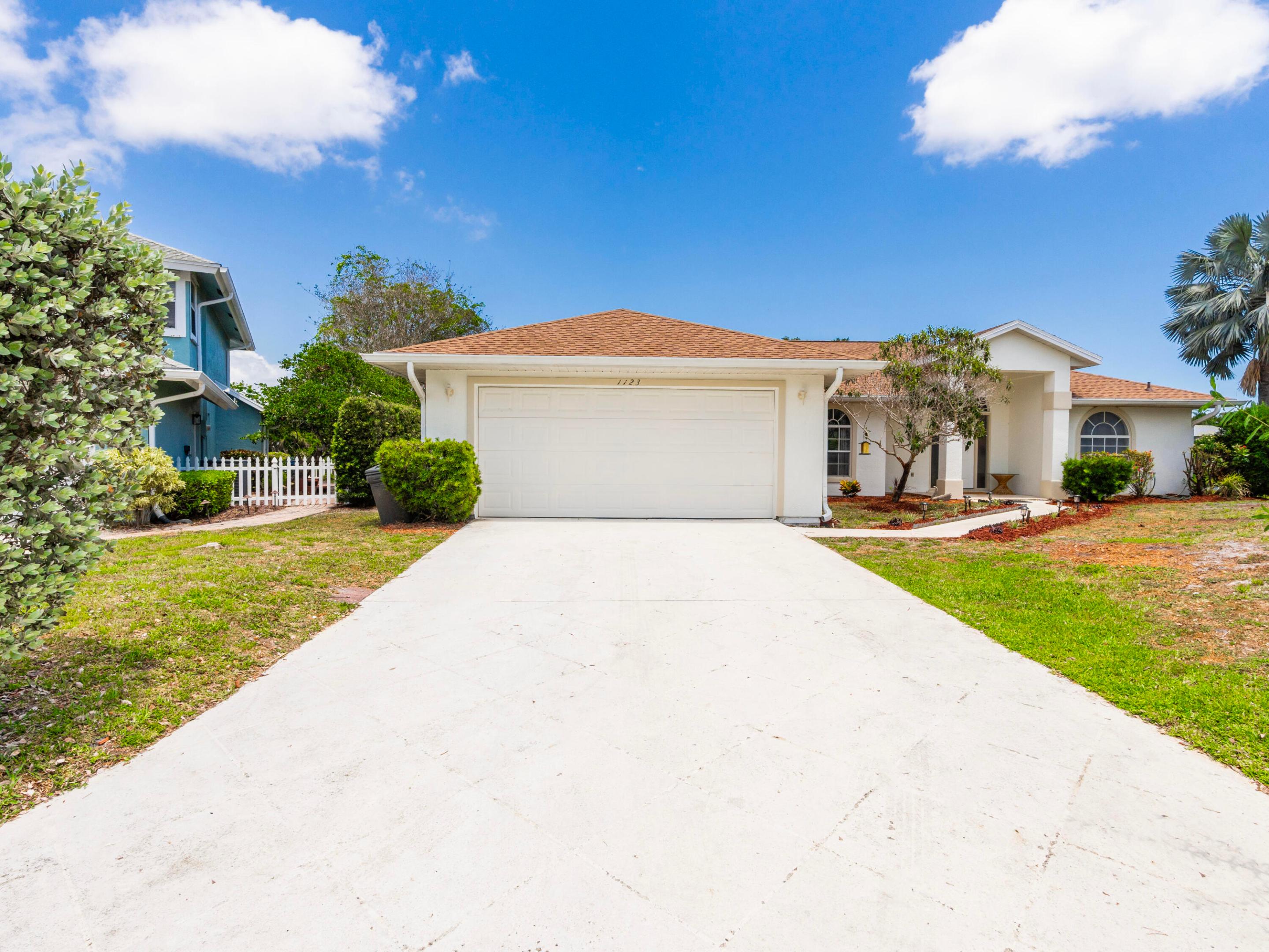 1123 SW Oak Hollow Court, Palm City