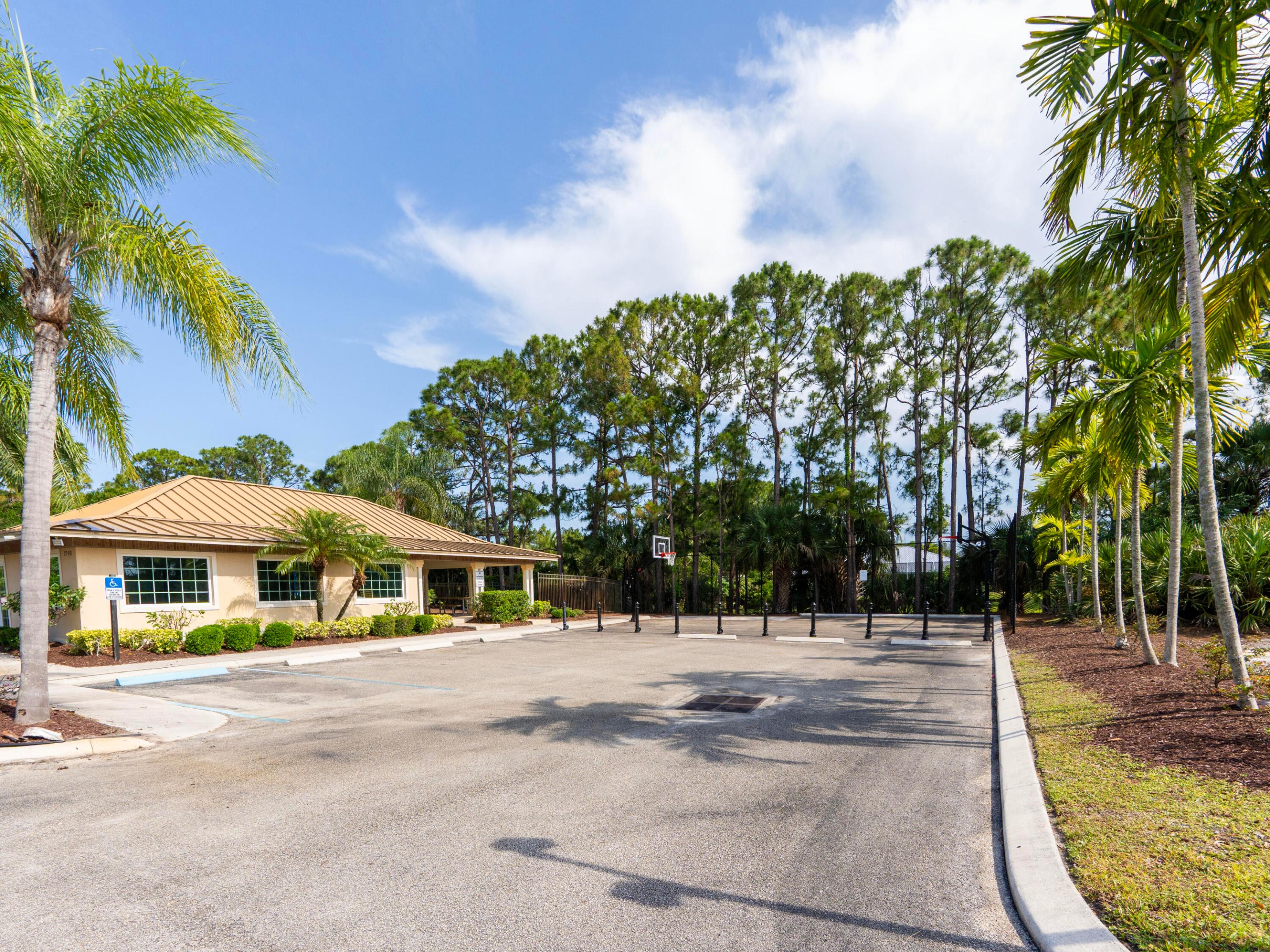 1123 SW Oak Hollow Court, Palm City