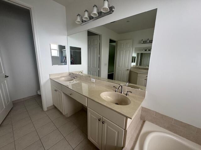 329 SW Otter Run Place, Stuart