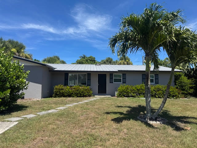 709 SE Alamanda Way, Stuart