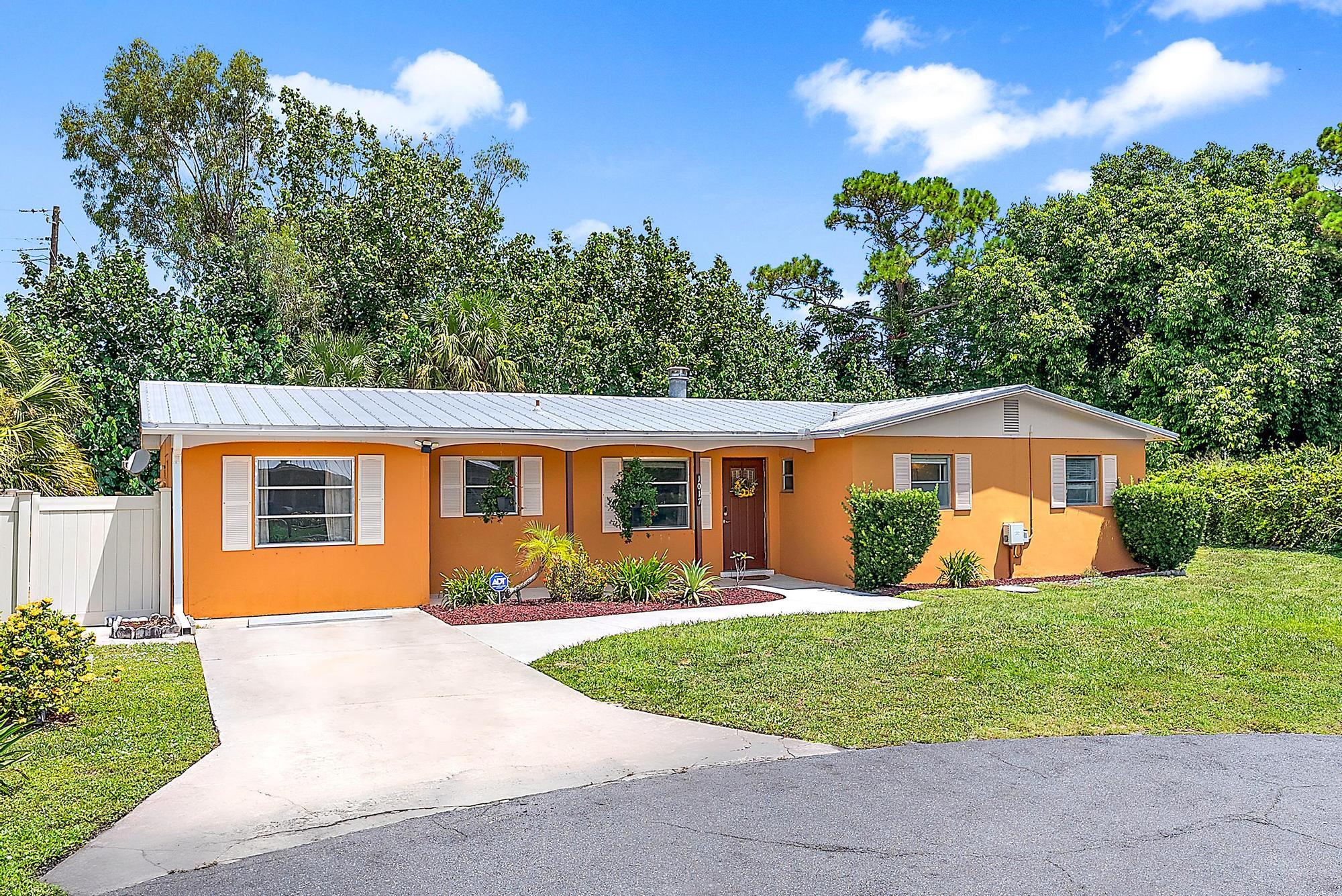 1017 SE 16th Court, Stuart