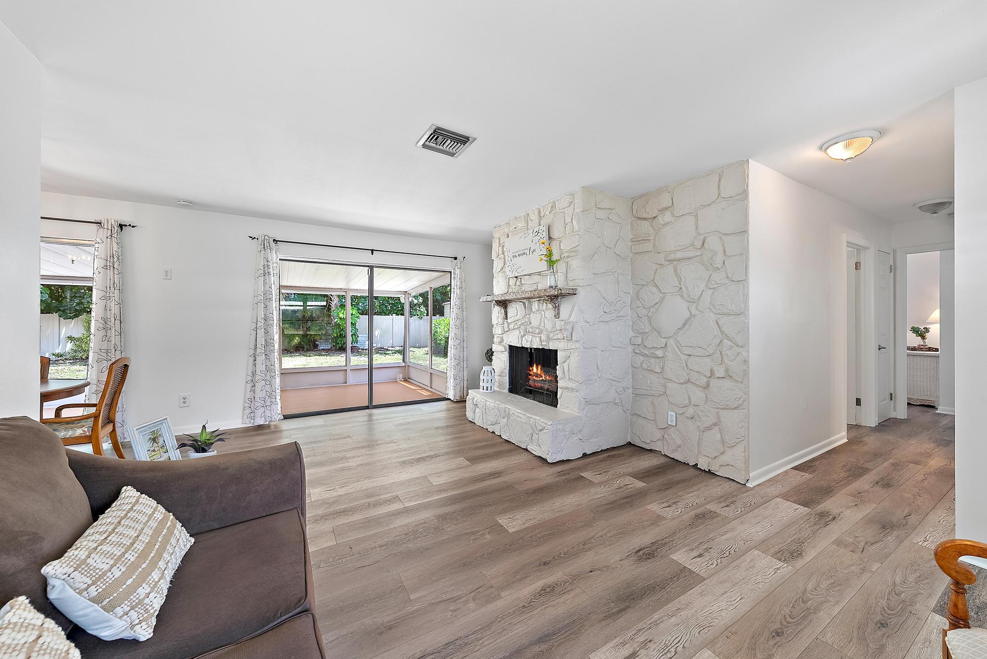 1017 SE 16th Court, Stuart