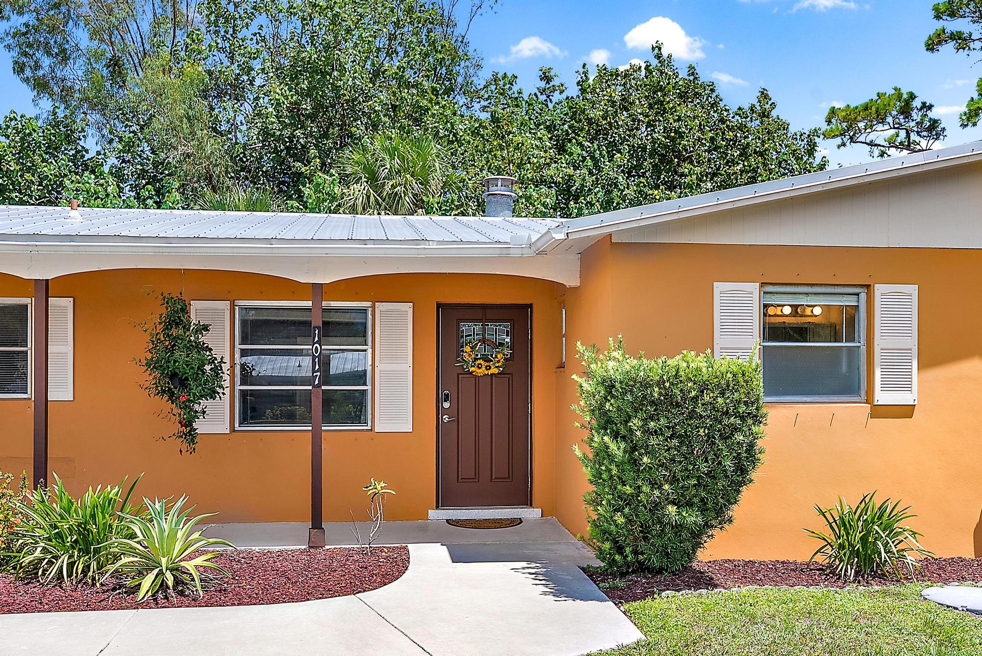 1017 SE 16th Court, Stuart