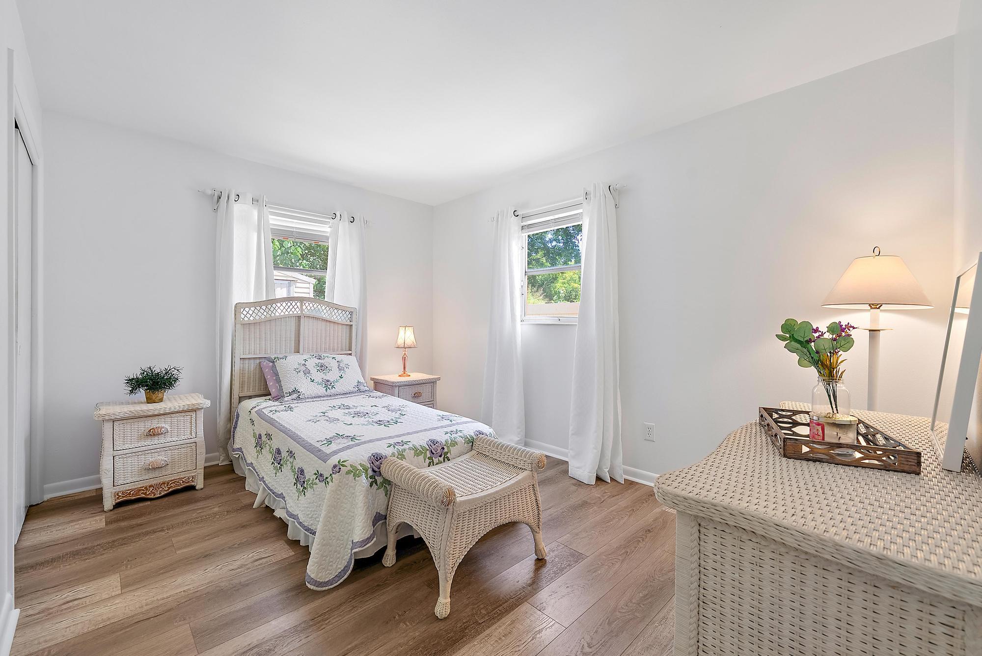 1017 SE 16th Court, Stuart