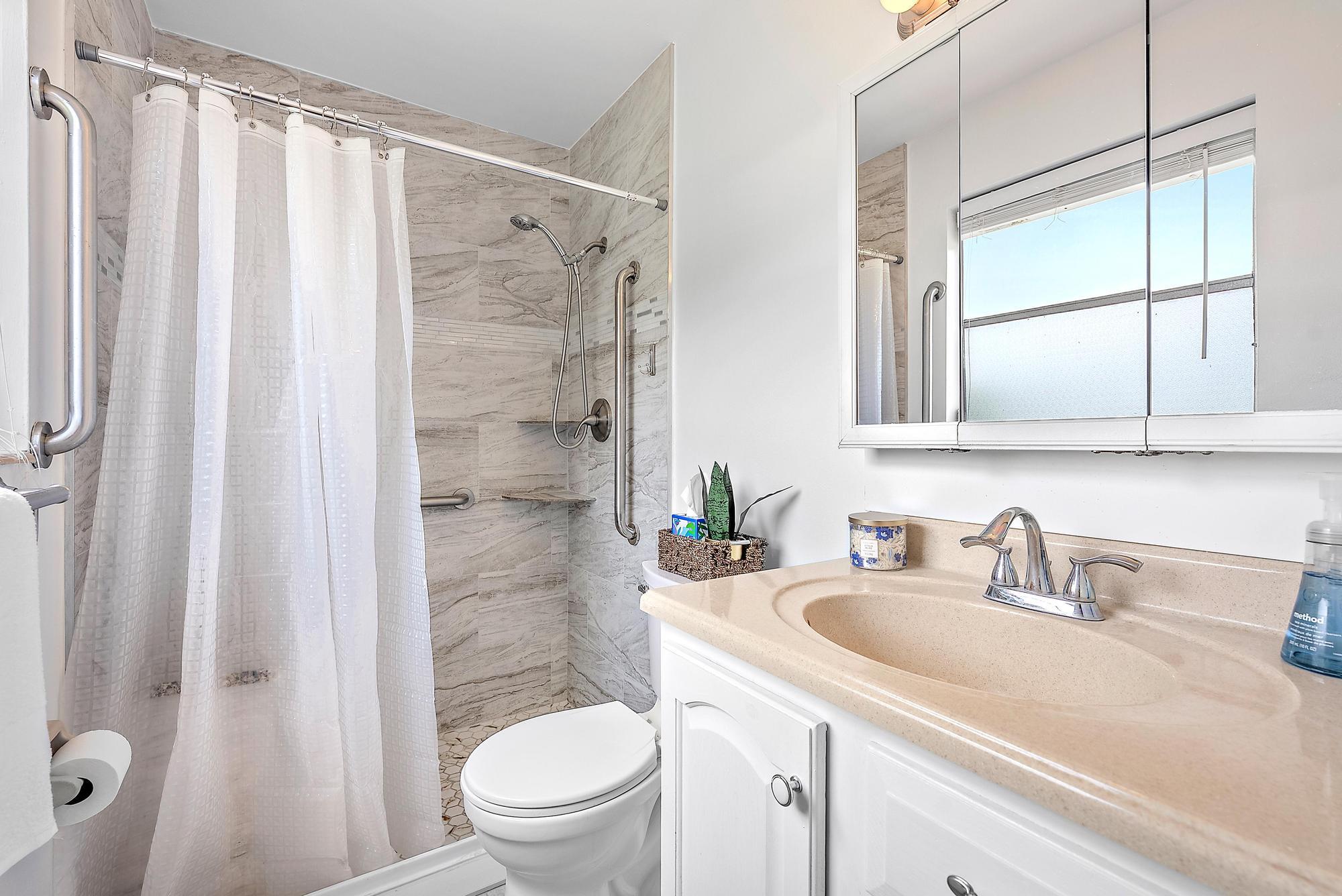 1017 SE 16th Court, Stuart