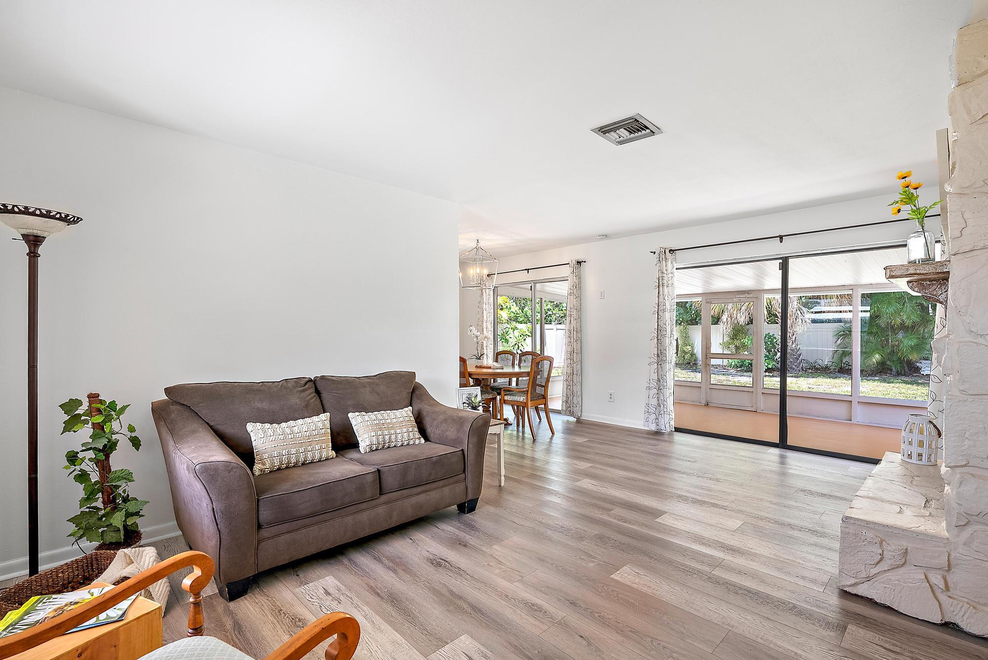 1017 SE 16th Court, Stuart