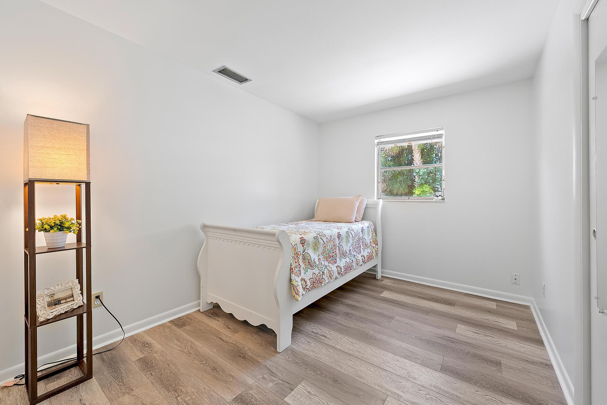 1017 SE 16th Court, Stuart