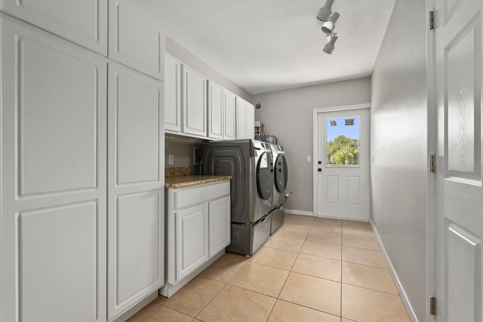 5454 SW Quail Hollow Street