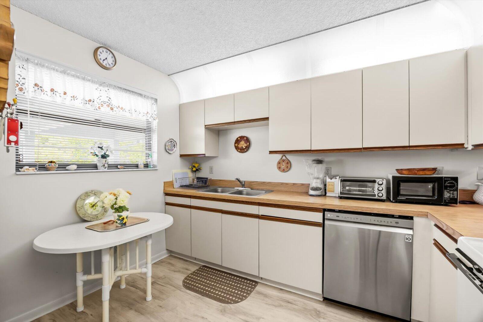 1250 SE Parkview Place C6