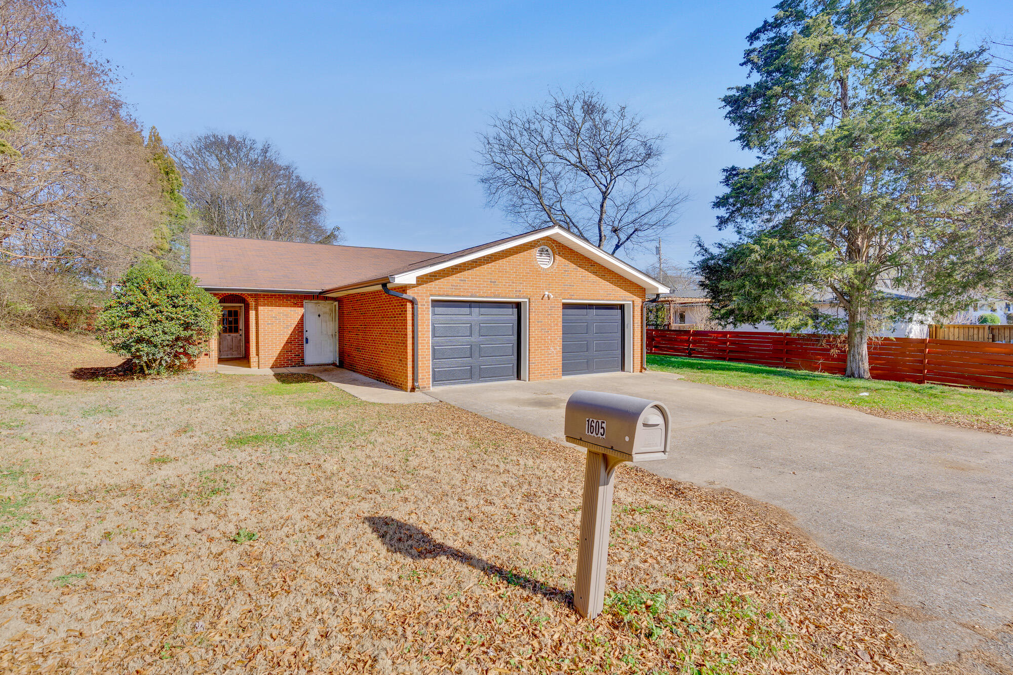 1605 Albert Lane
