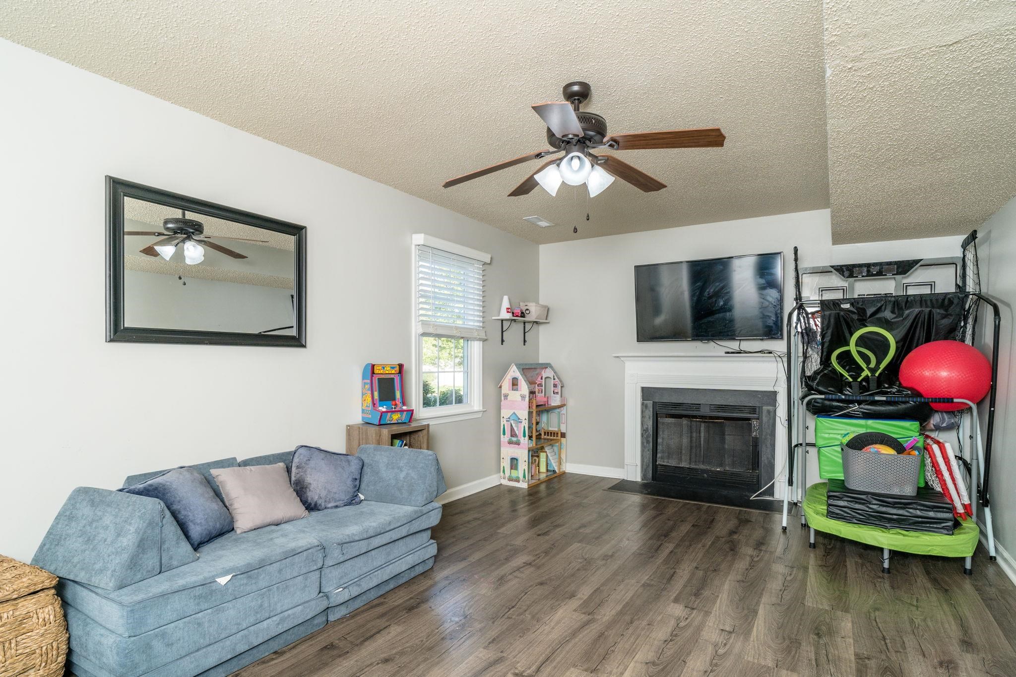 146 TORRY LN
