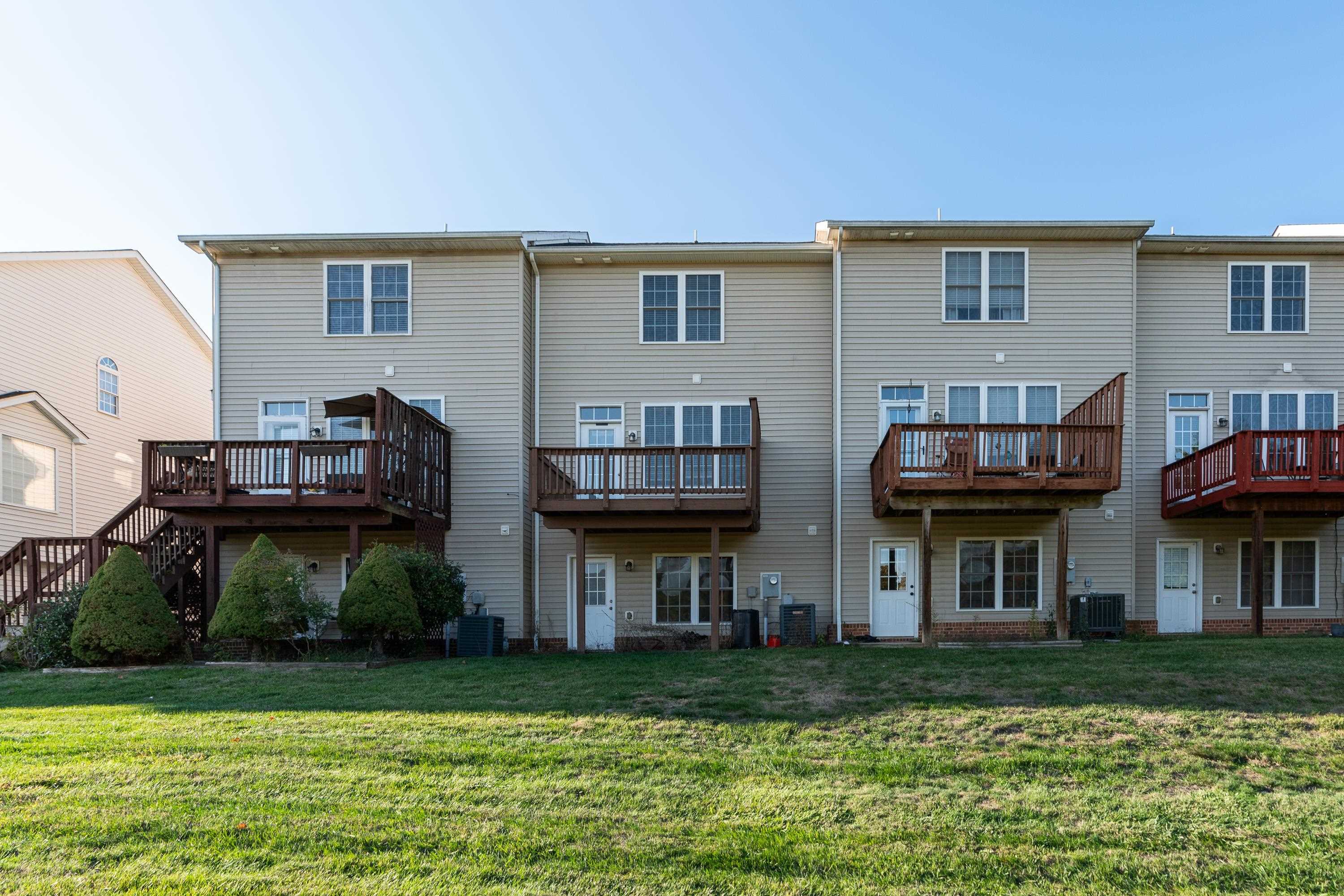 1425 FLOWING SPRING LN