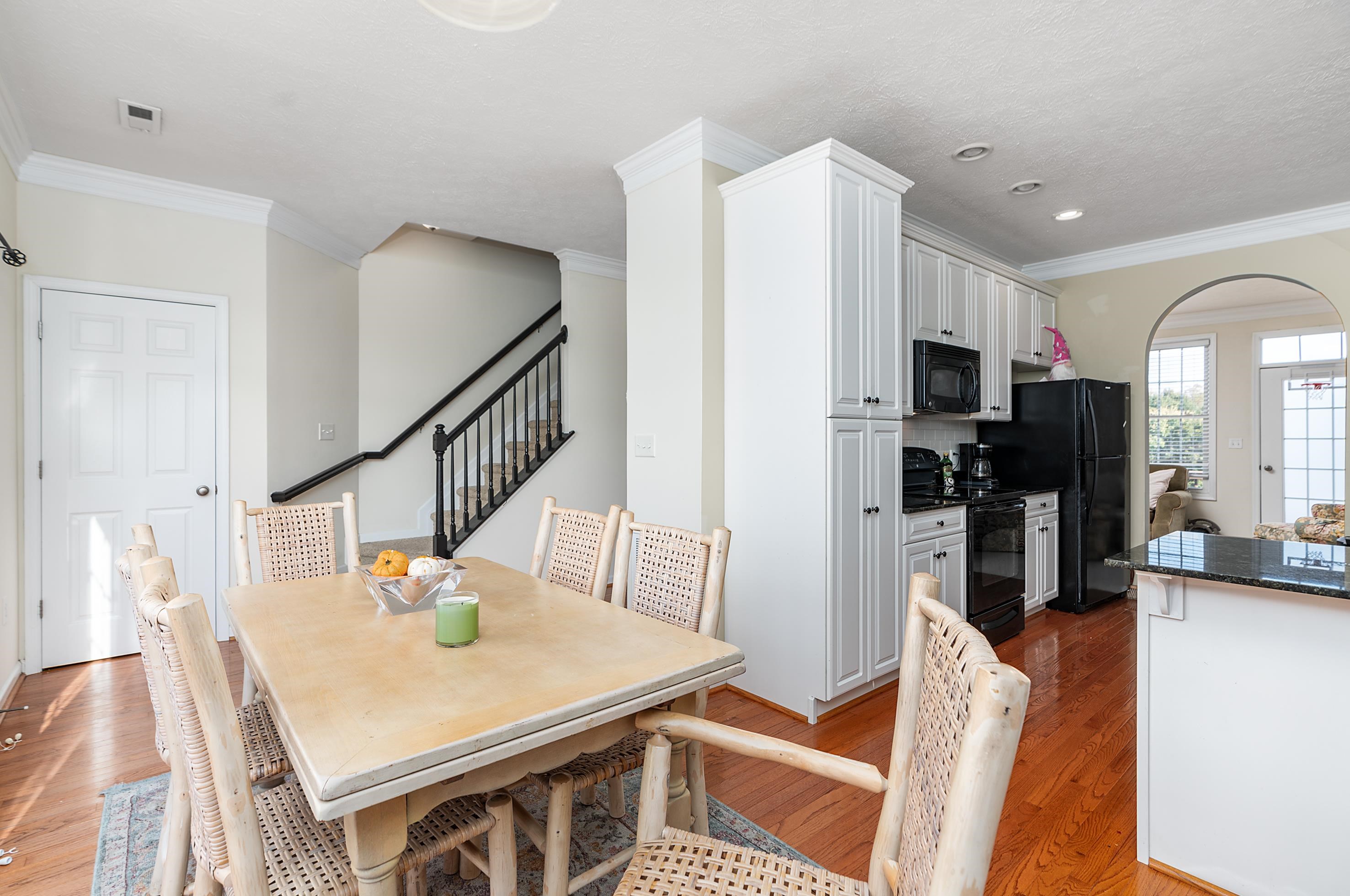 1425 FLOWING SPRING LN