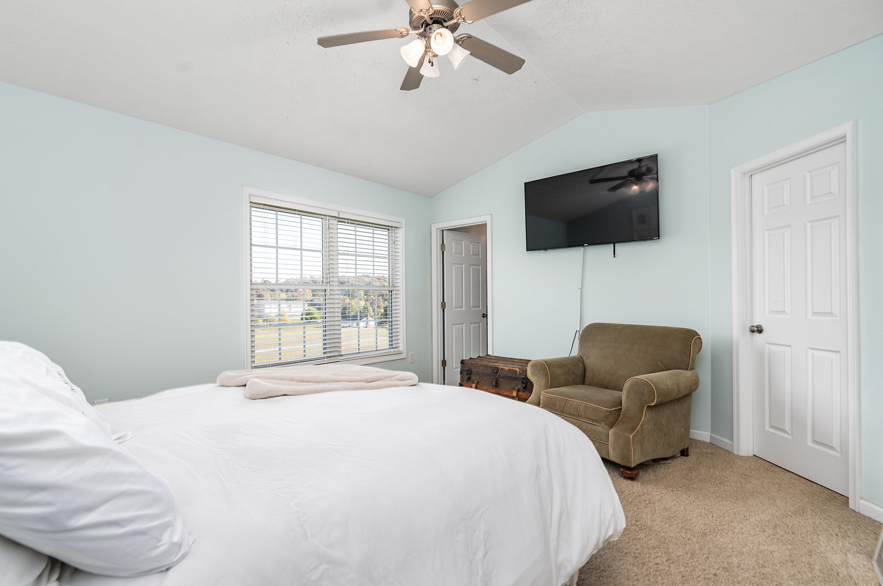 1425 FLOWING SPRING LN