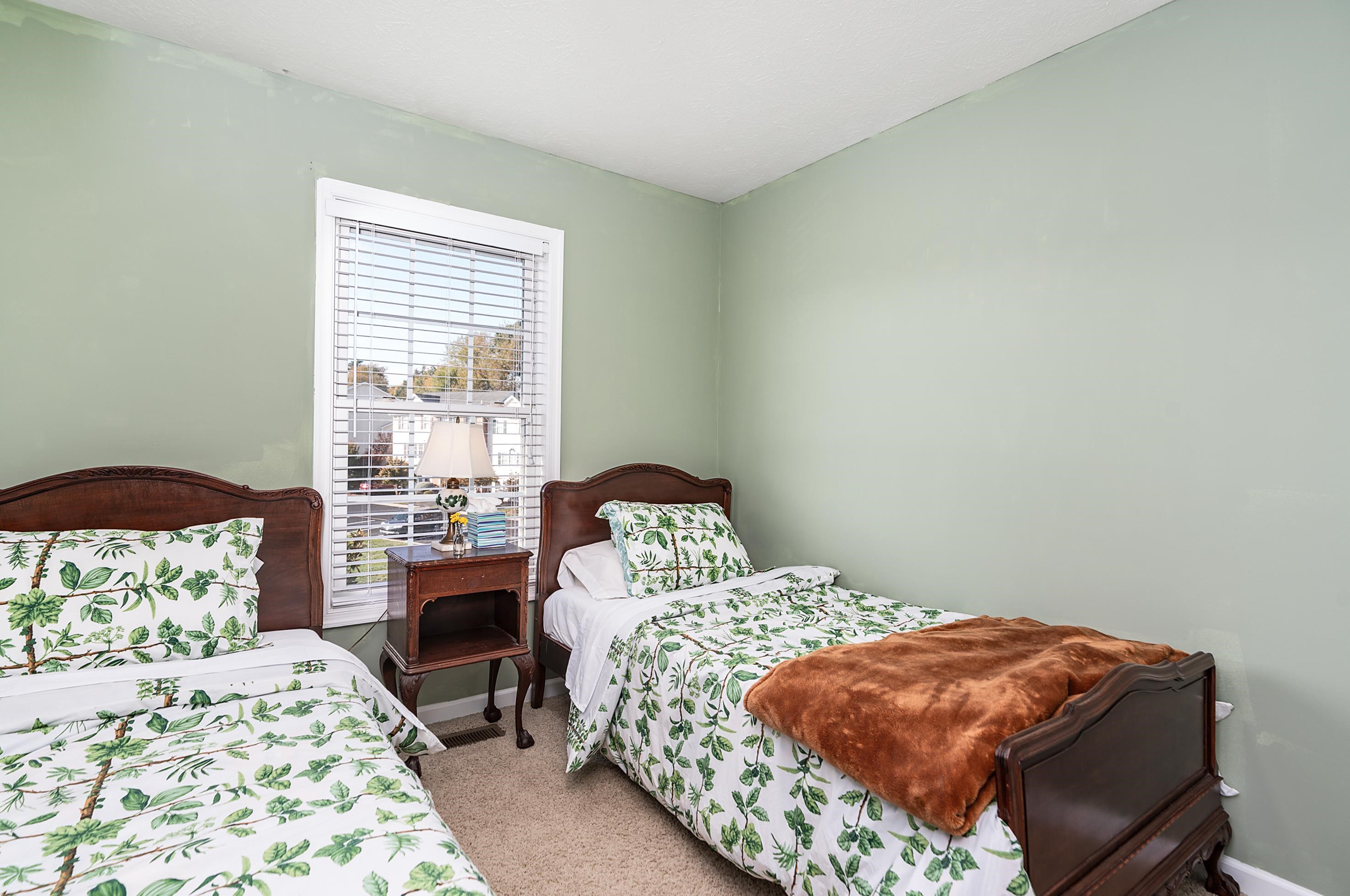 1425 FLOWING SPRING LN