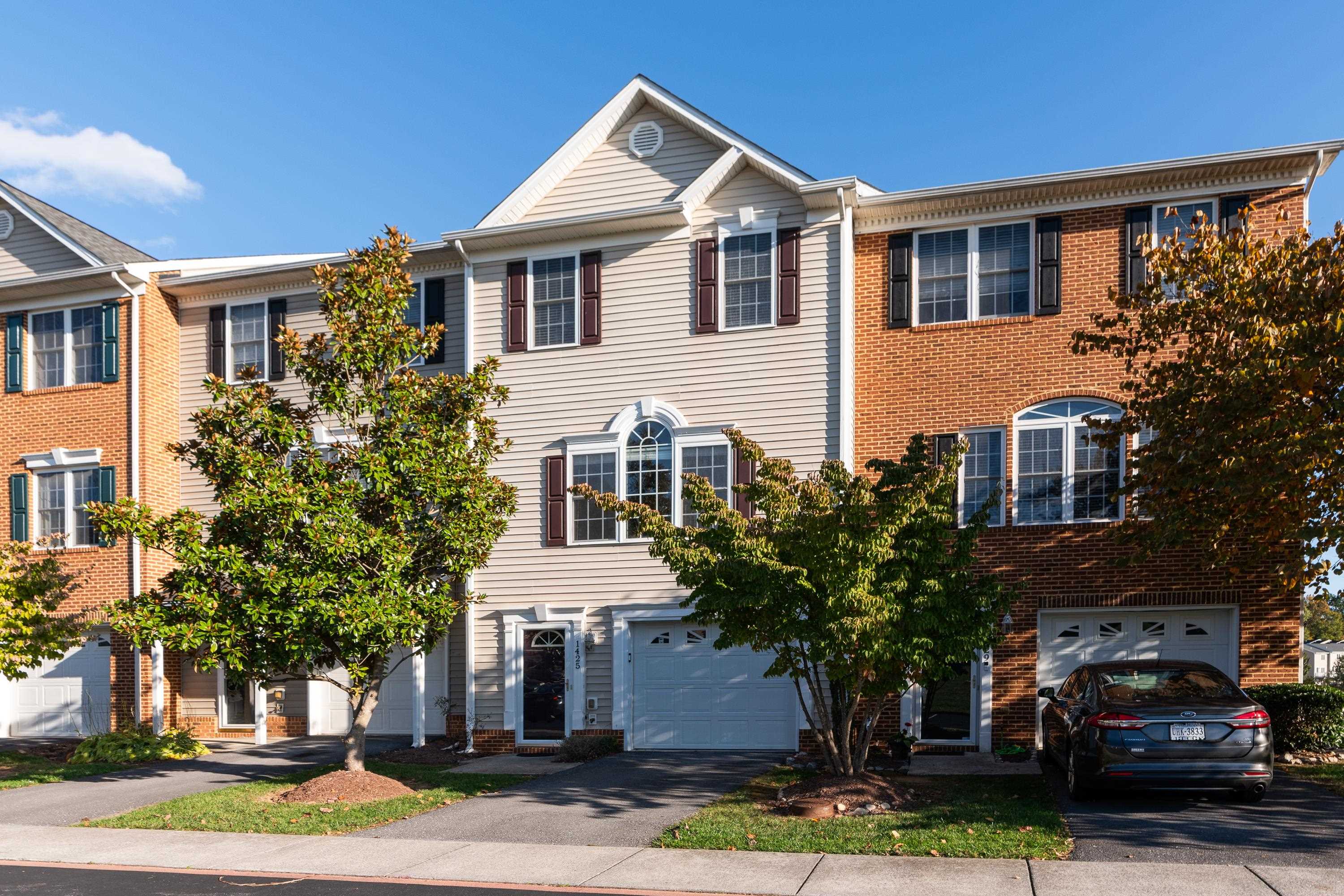 1425 FLOWING SPRING LN