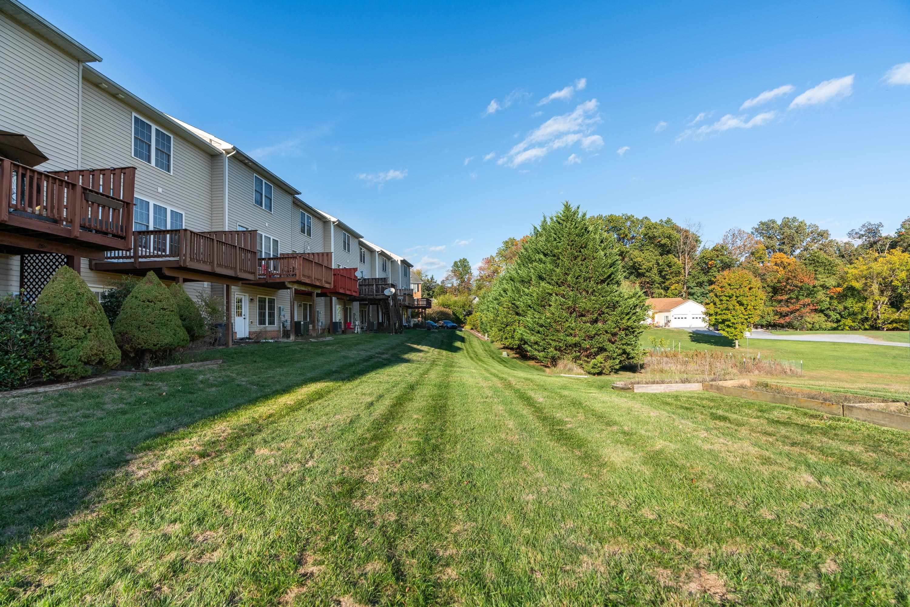 1425 FLOWING SPRING LN