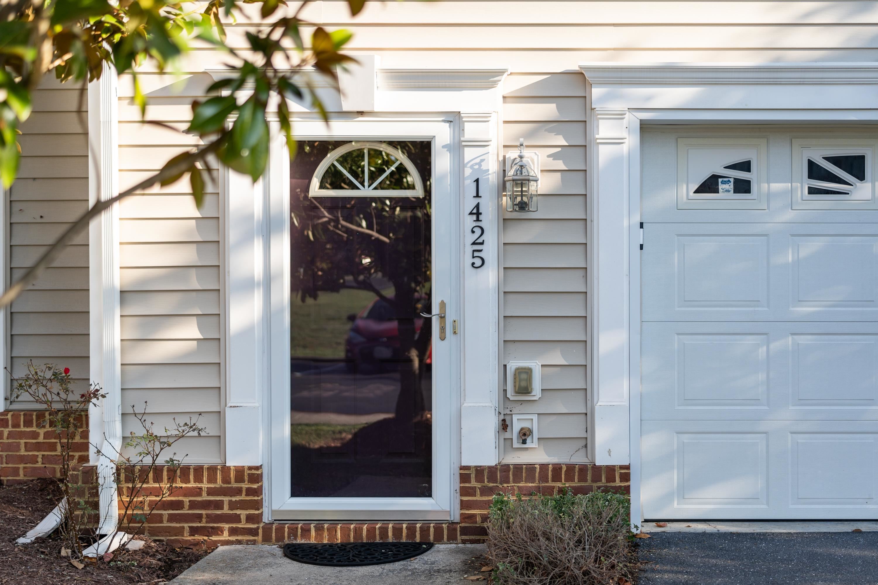 1425 FLOWING SPRING LN