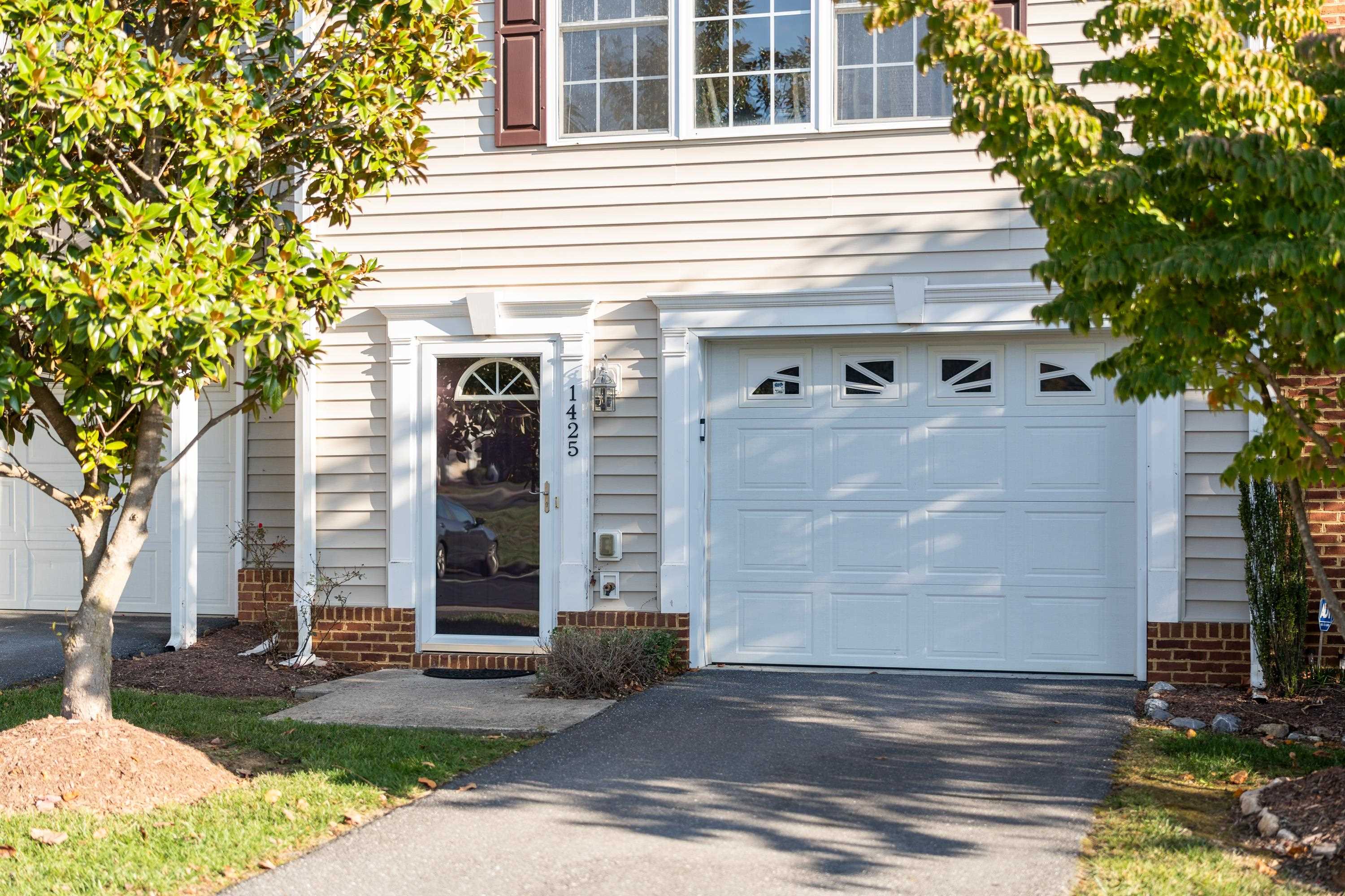 1425 FLOWING SPRING LN