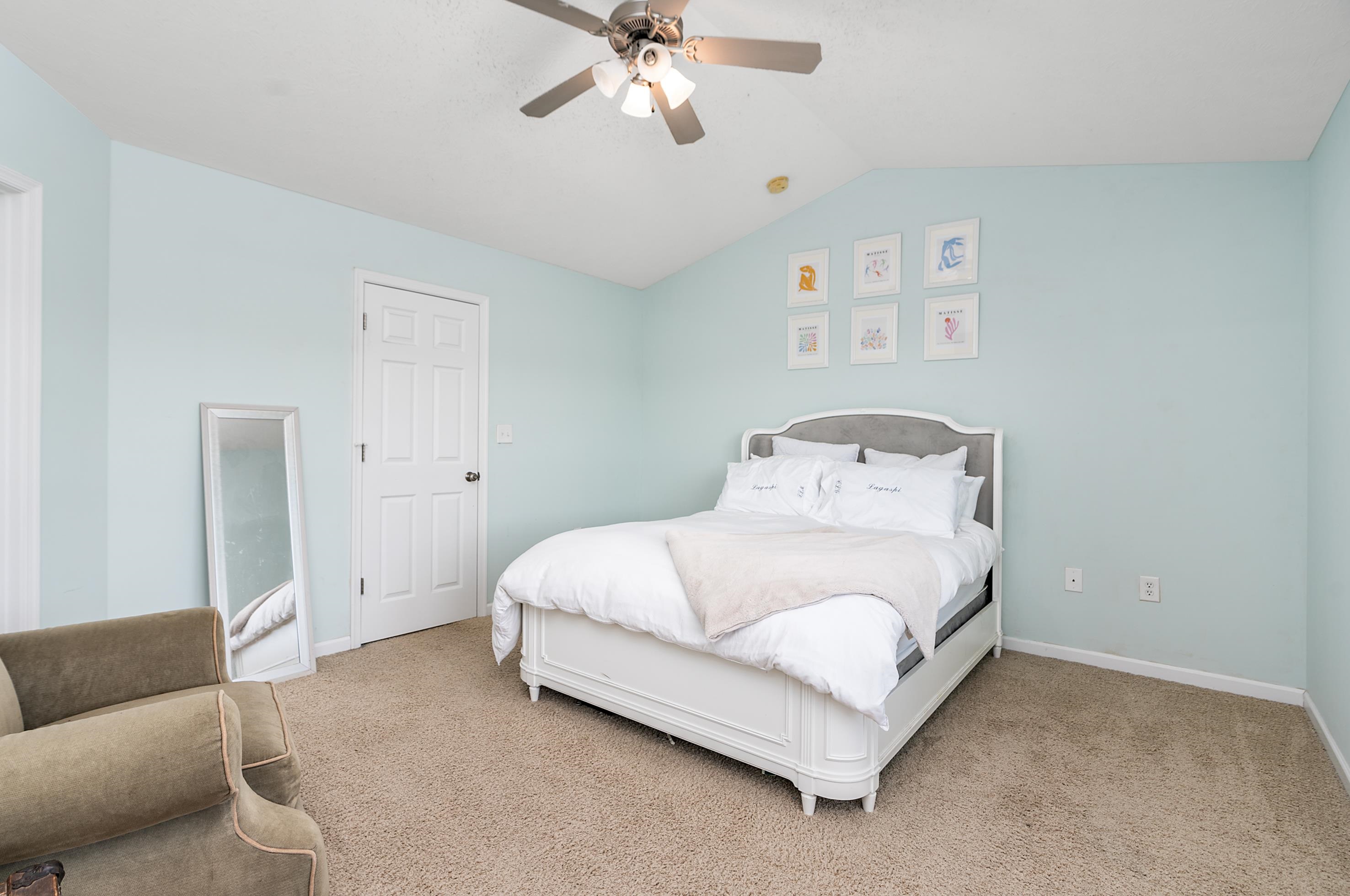 1425 FLOWING SPRING LN