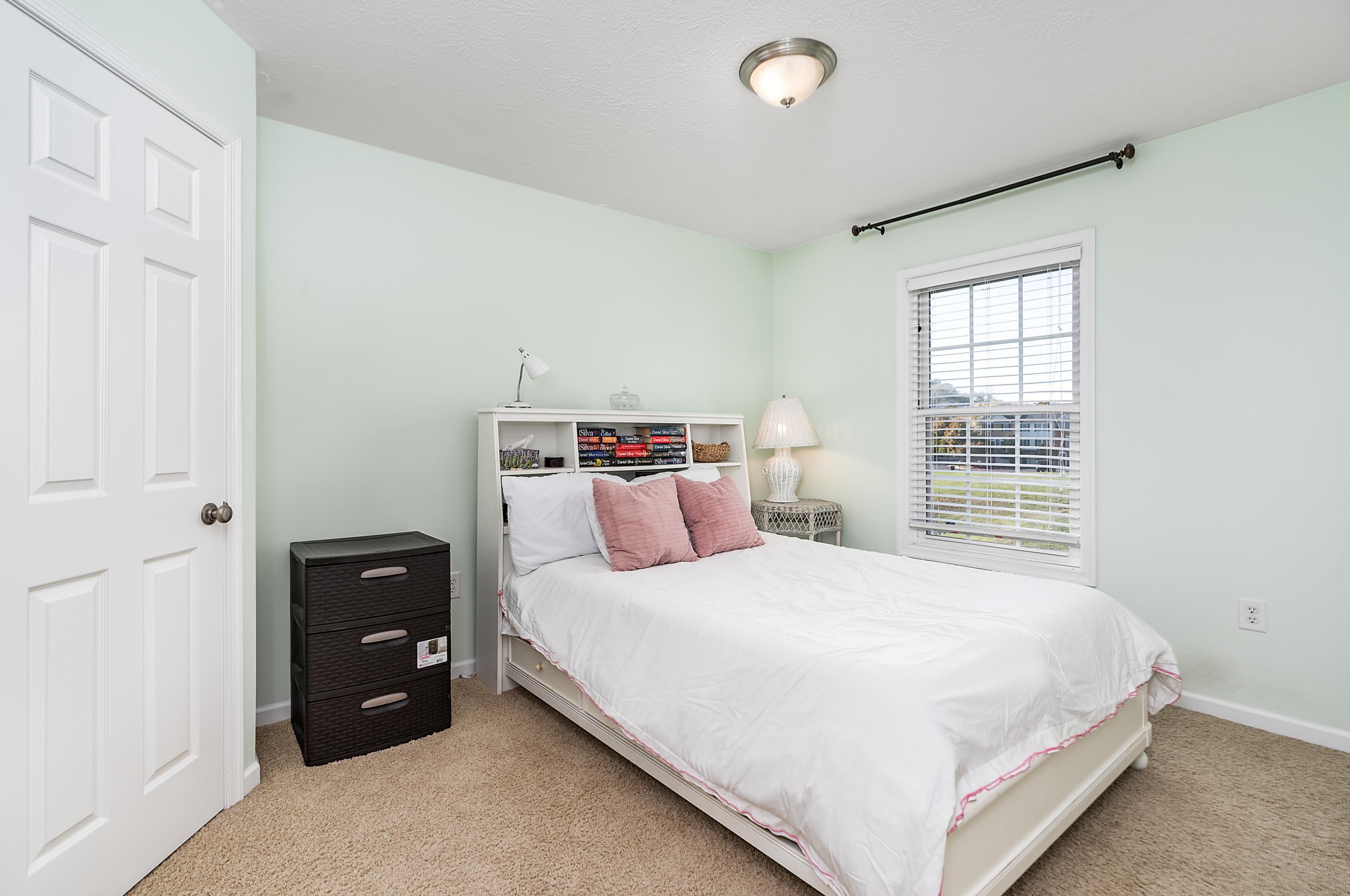 1425 FLOWING SPRING LN