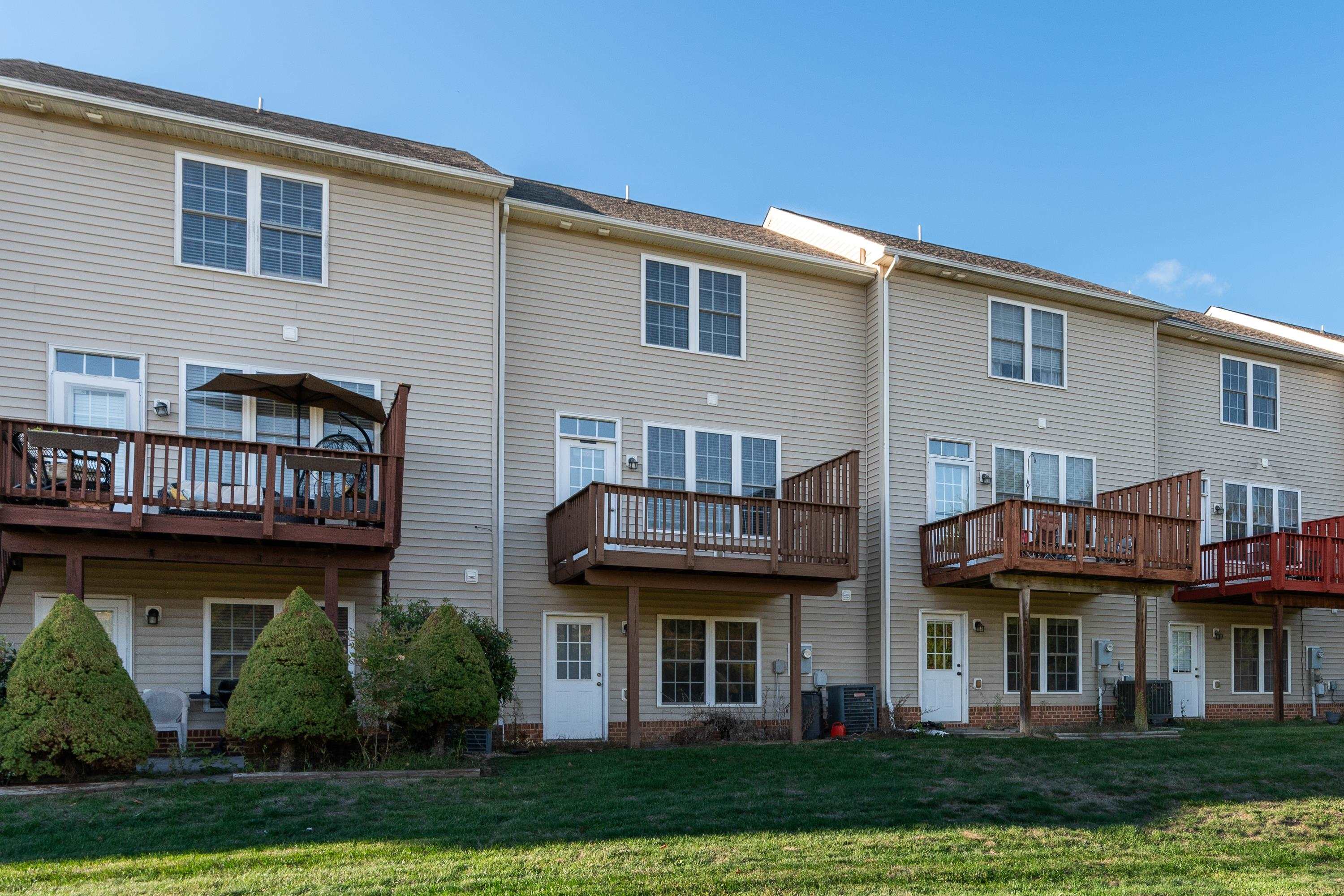 1425 FLOWING SPRING LN