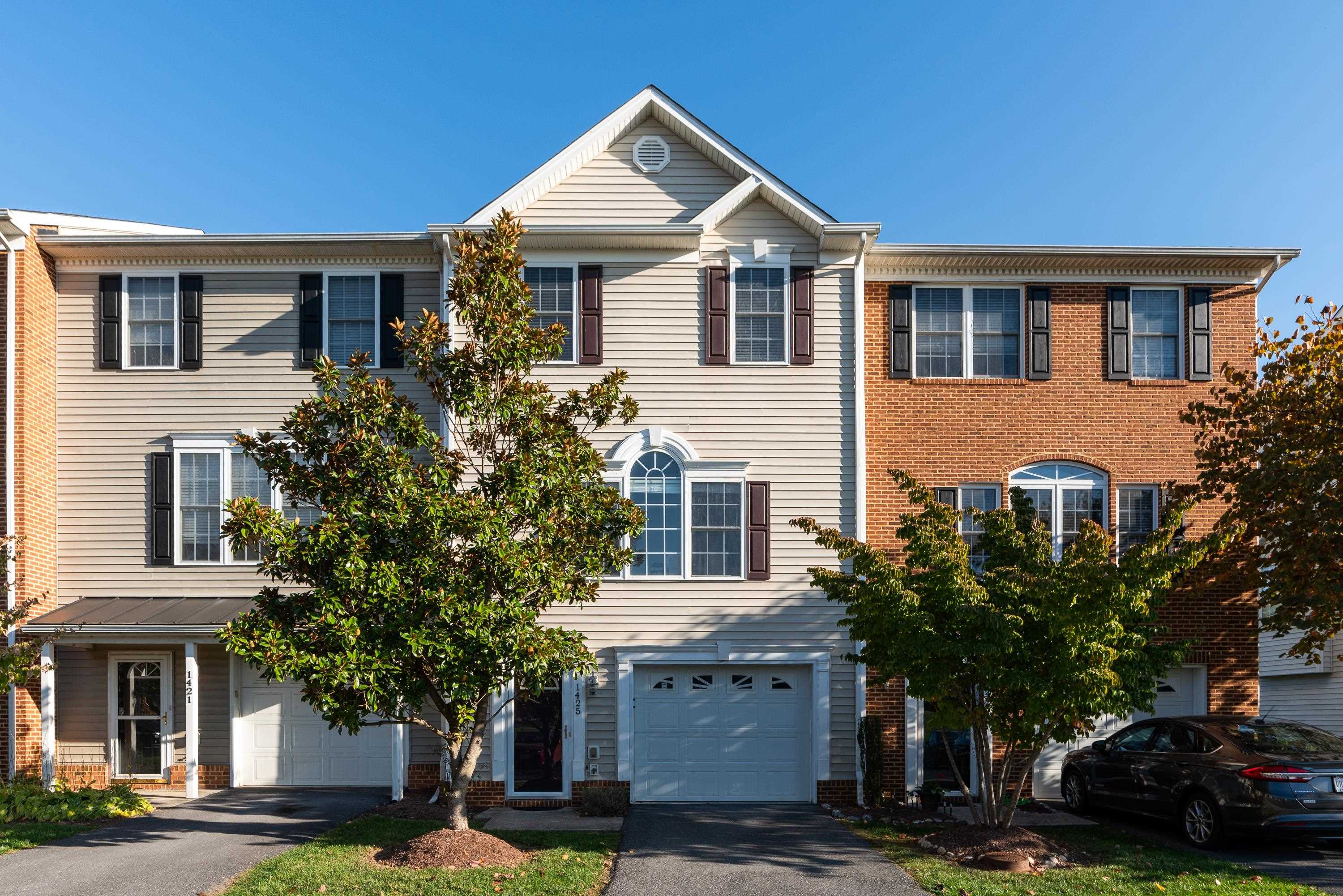 1425 FLOWING SPRING LN